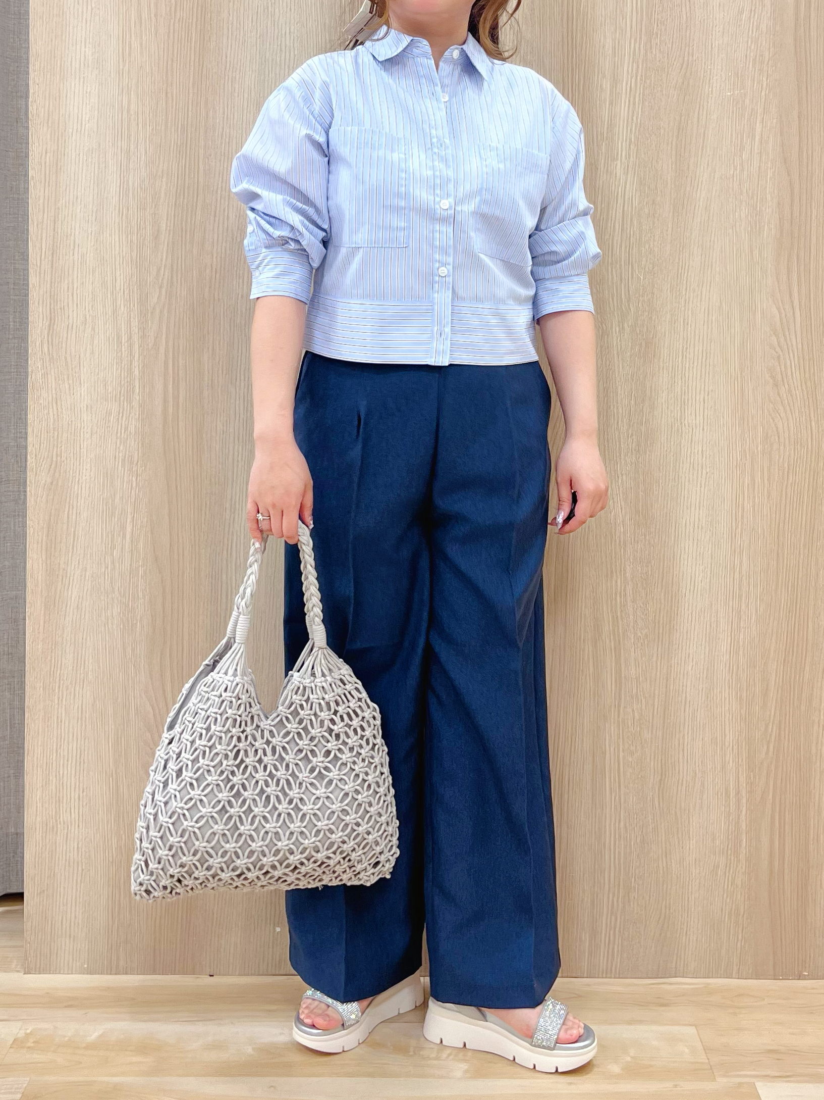 みことさんの「grove｜【貴島明日香さん着用／イージーケア／接触冷感】麻混クロップドシャツ」を使ったコーディネート
