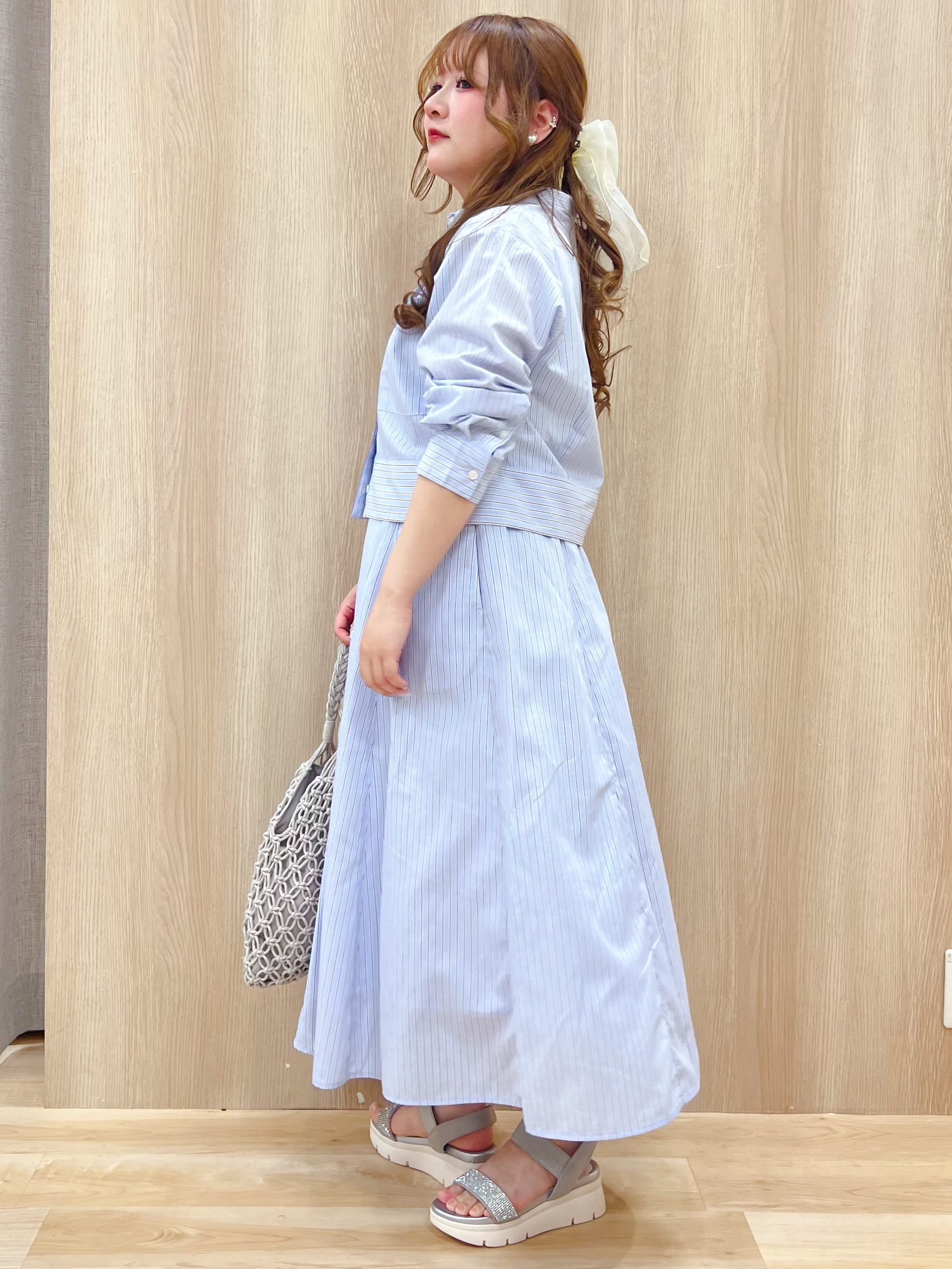 みことさんの「grove｜【貴島明日香さん着用／イージーケア／接触冷感】麻混クロップドシャツ」を使ったコーディネート