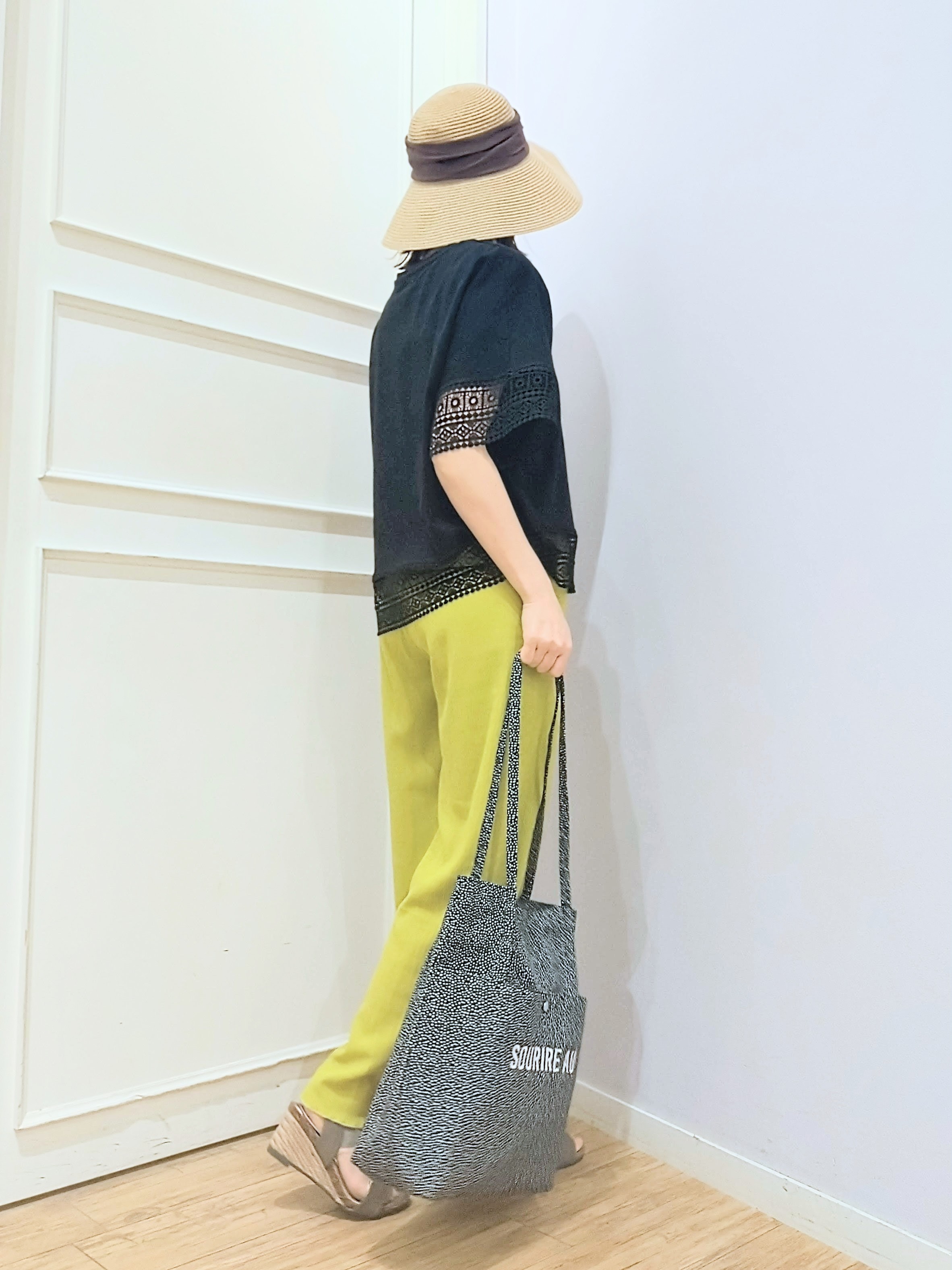 miomioさんの「SHOO･LA･RUE｜【洗濯機可/ひんやり/体型カバー/S-LL】レース使いがポイント デザインTシャツ」を使ったコーディネート