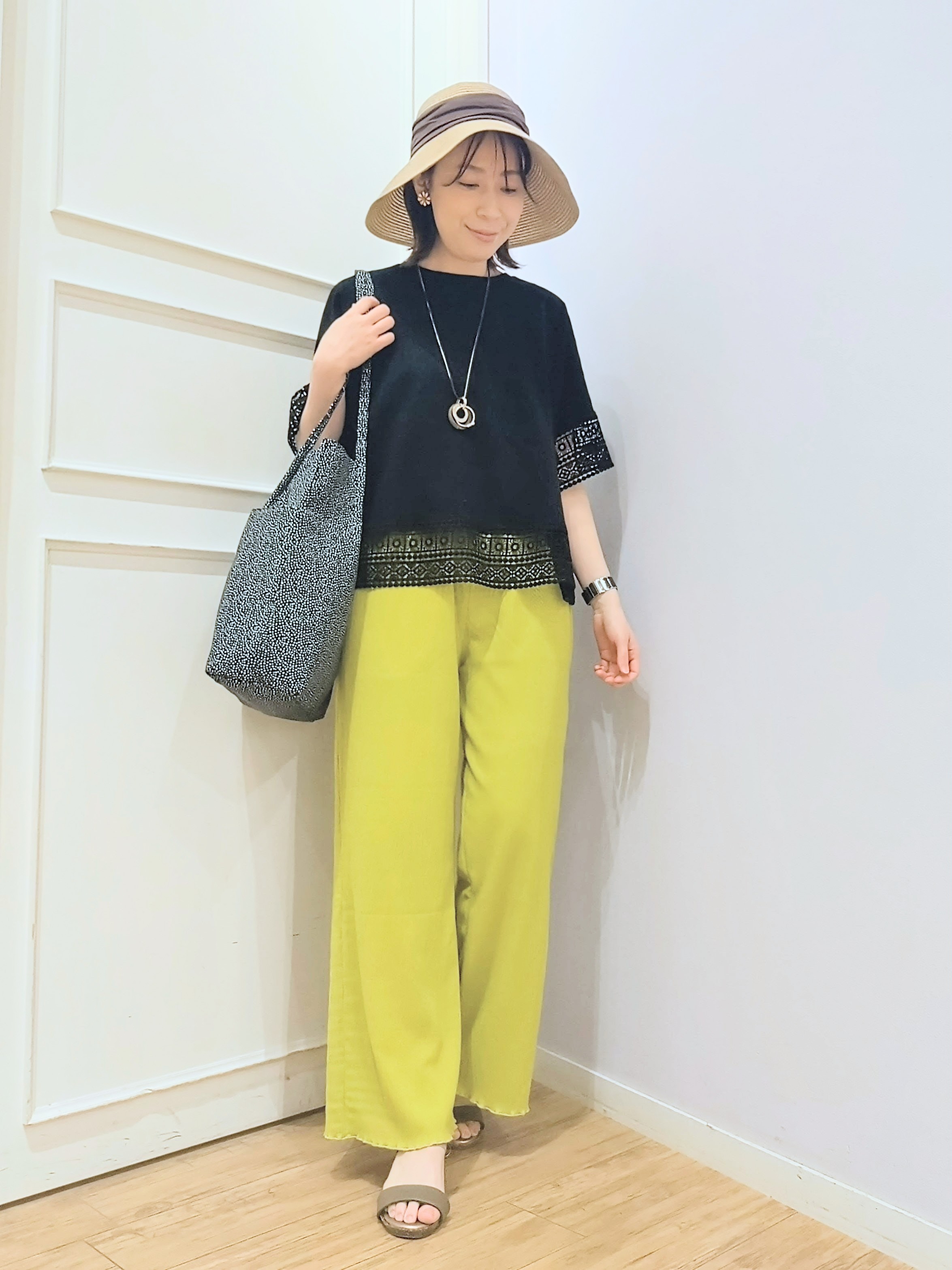 miomioさんの「SHOO･LA･RUE｜【洗濯機可/ひんやり/体型カバー/S-LL】レース使いがポイント デザインTシャツ」を使ったコーディネート
