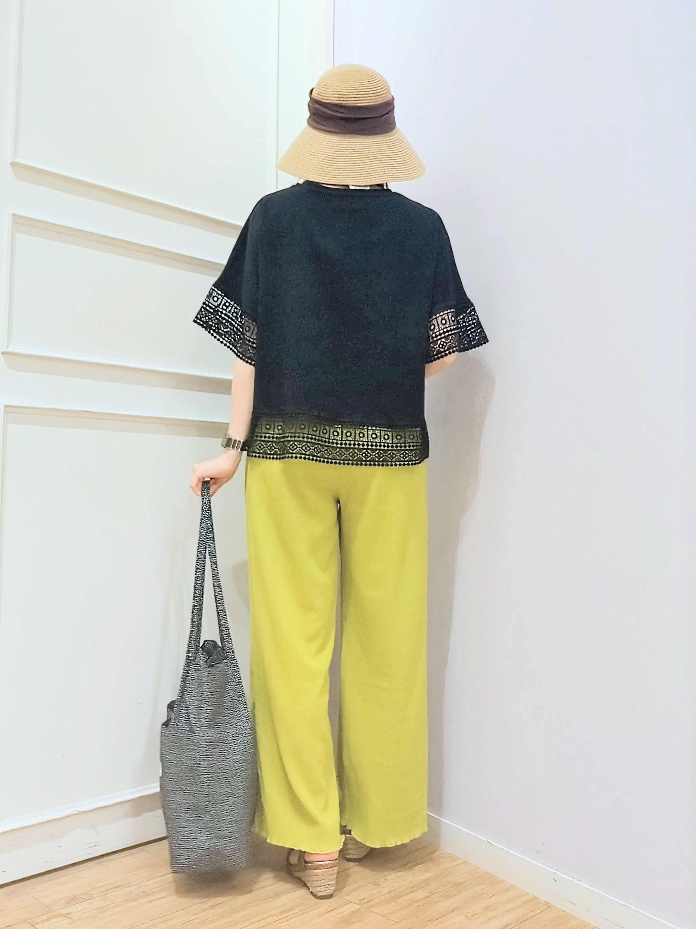 miomioさんの「SHOO･LA･RUE｜【洗濯機可/ひんやり/体型カバー/S-LL】レース使いがポイント デザインTシャツ」を使ったコーディネート