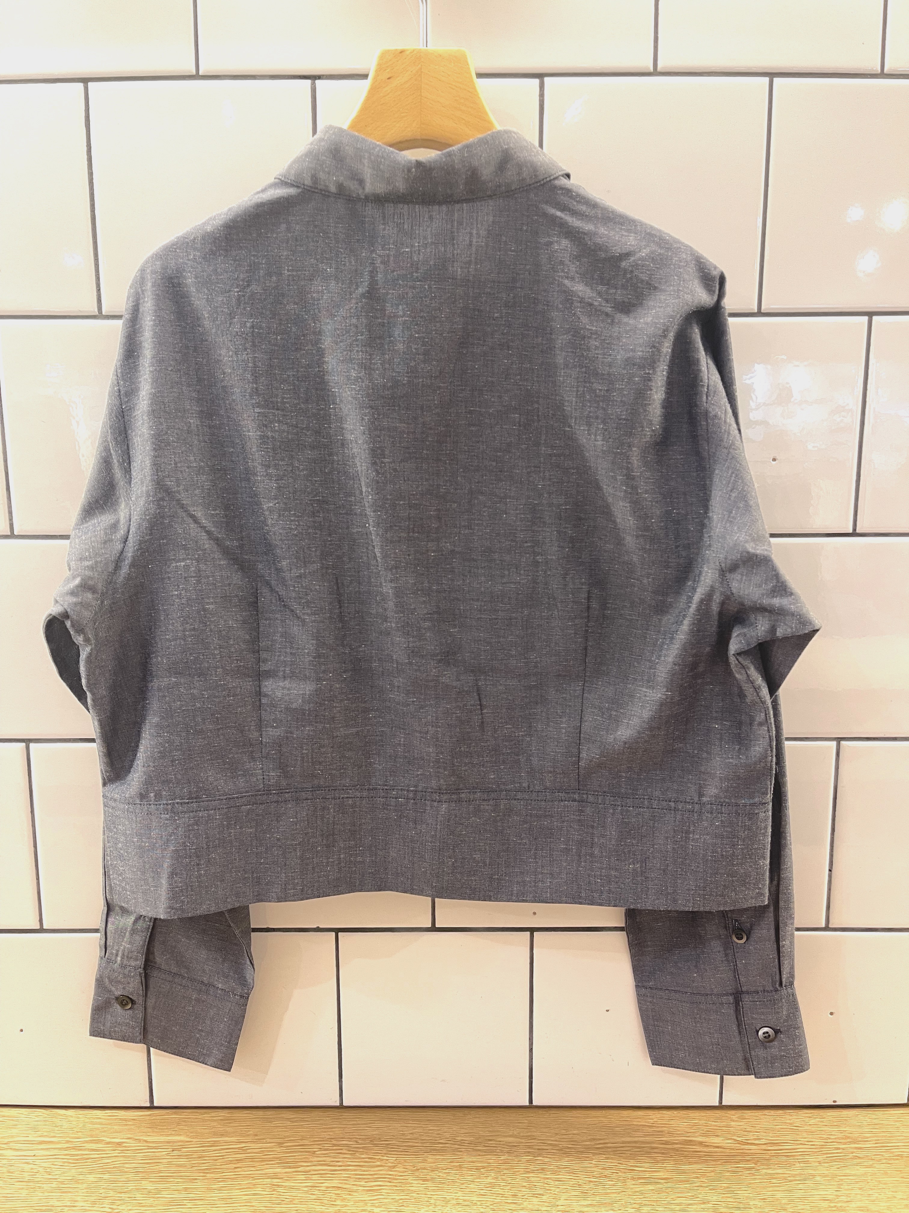 eriicさんの「grove｜【貴島明日香さん着用／イージーケア／接触冷感】麻混クロップドシャツ」を使ったコーディネート