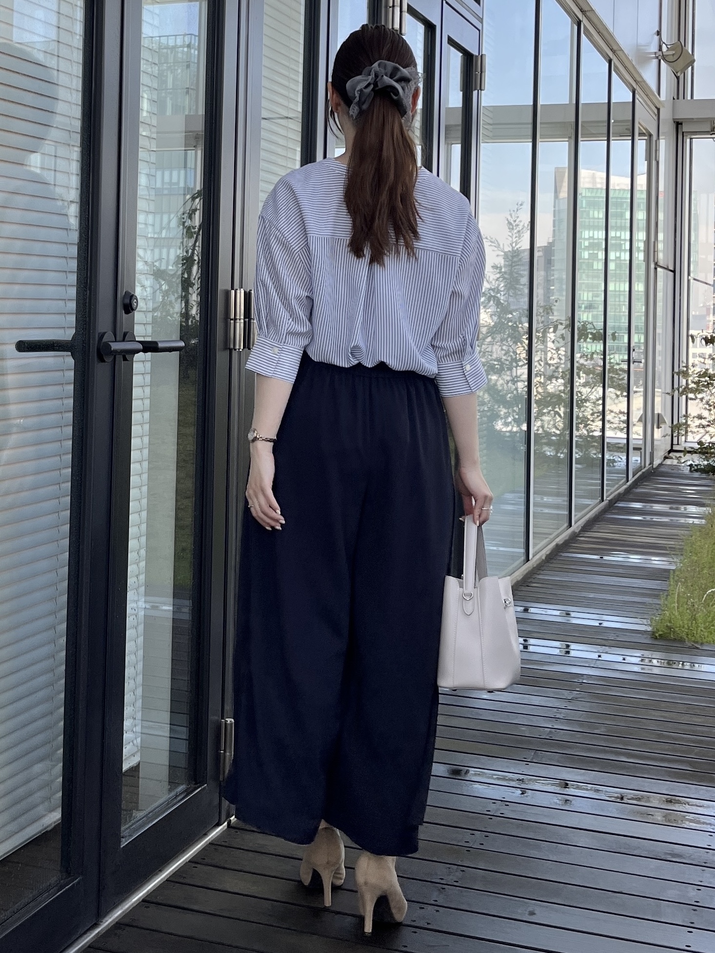 Saekoさんの「UNTITLED｜【接触冷感/通気性/洗える】フロントフリルブラウス」を使ったコーディネート
