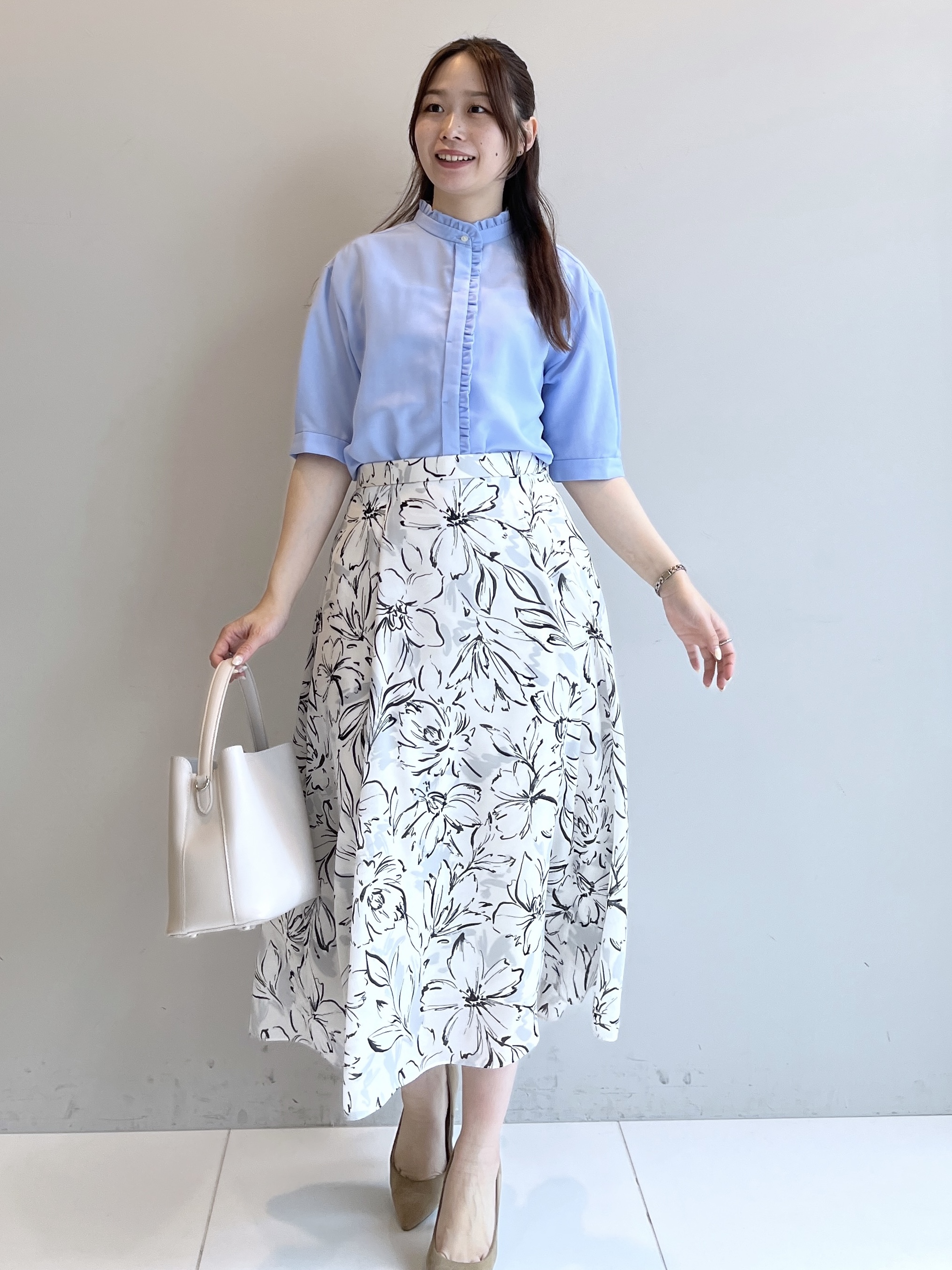 Saekoさんの「UNTITLED｜【接触冷感/通気性/洗える】スタンドカラーフリルブラウス」を使ったコーディネート