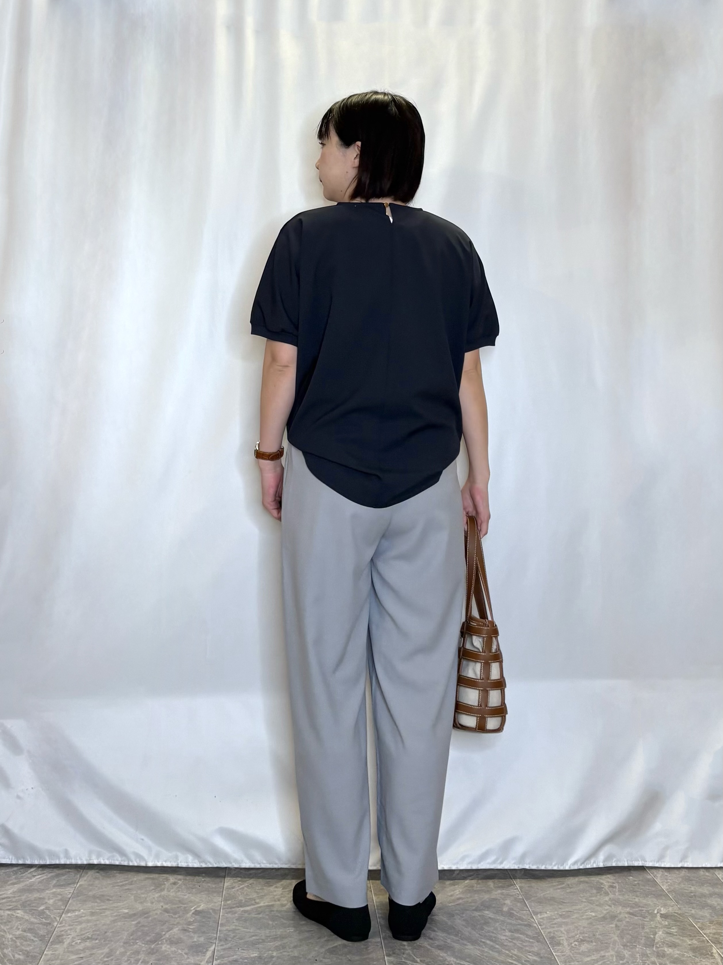 ネリさんの「SHOO･LA･RUE｜【ひんやり/洗濯後しわになりにくい】インせず着られる さらっとタッチのドルマンブラウス」を使ったコーディネート