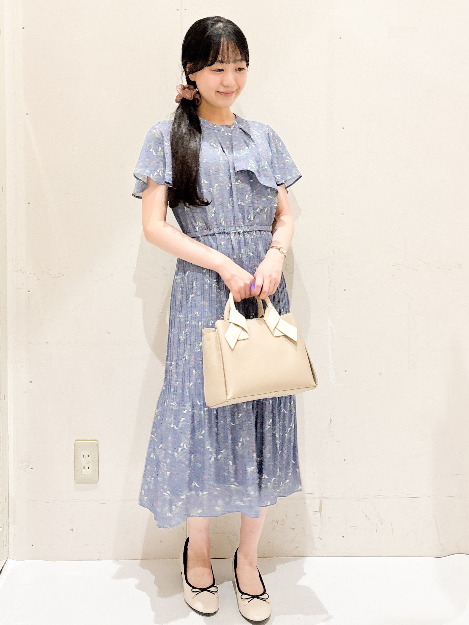 Hinaさんの「OPAQUE.CLIP｜◆【日比谷花壇コラボ】ラッフルタイプリーツワンピース【防シワ/洗濯機OK】」を使ったコーディネート
