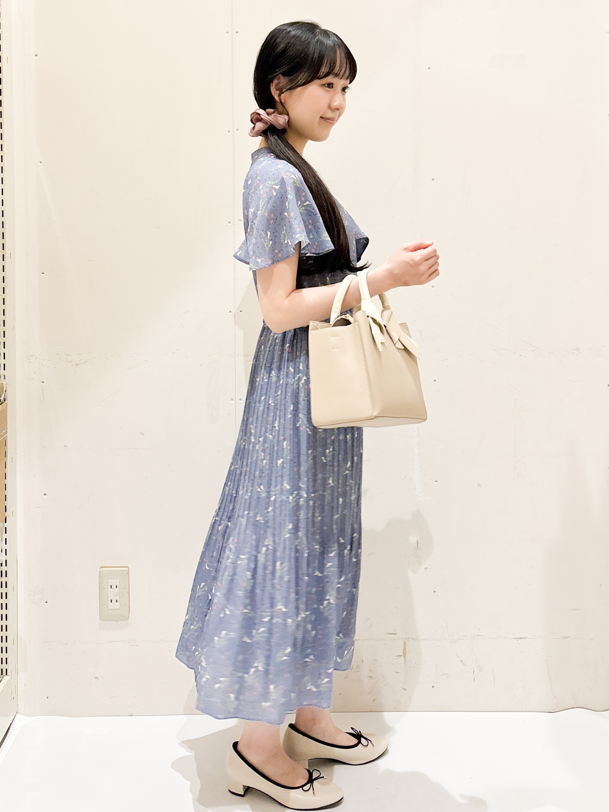 Hinaさんの「OPAQUE.CLIP｜◆【日比谷花壇コラボ】ラッフルタイプリーツワンピース【防シワ/洗濯機OK】」を使ったコーディネート