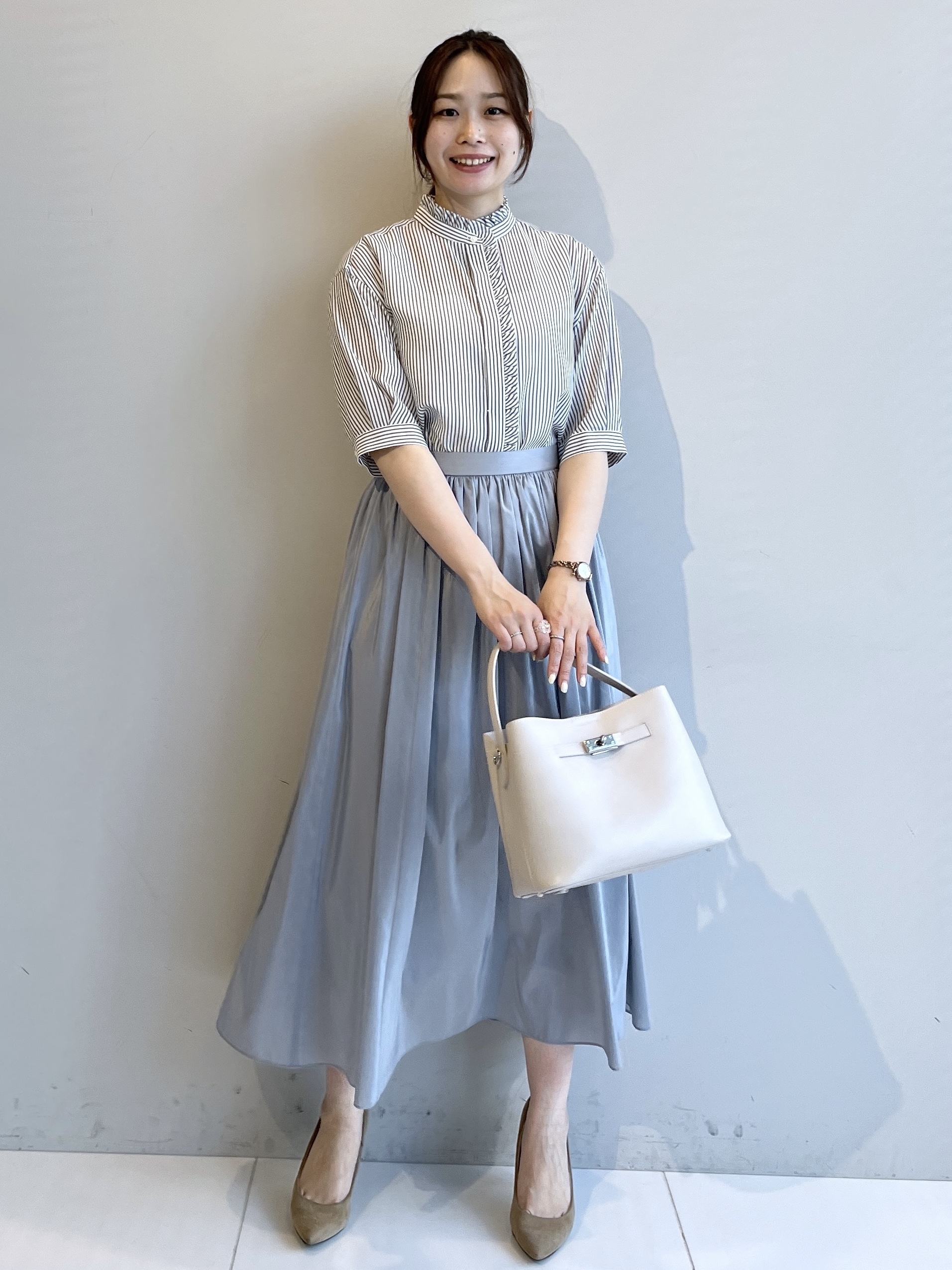 Saekoさんの「UNTITLED｜【接触冷感/通気性/洗える】スタンドカラーフリルブラウス」を使ったコーディネート