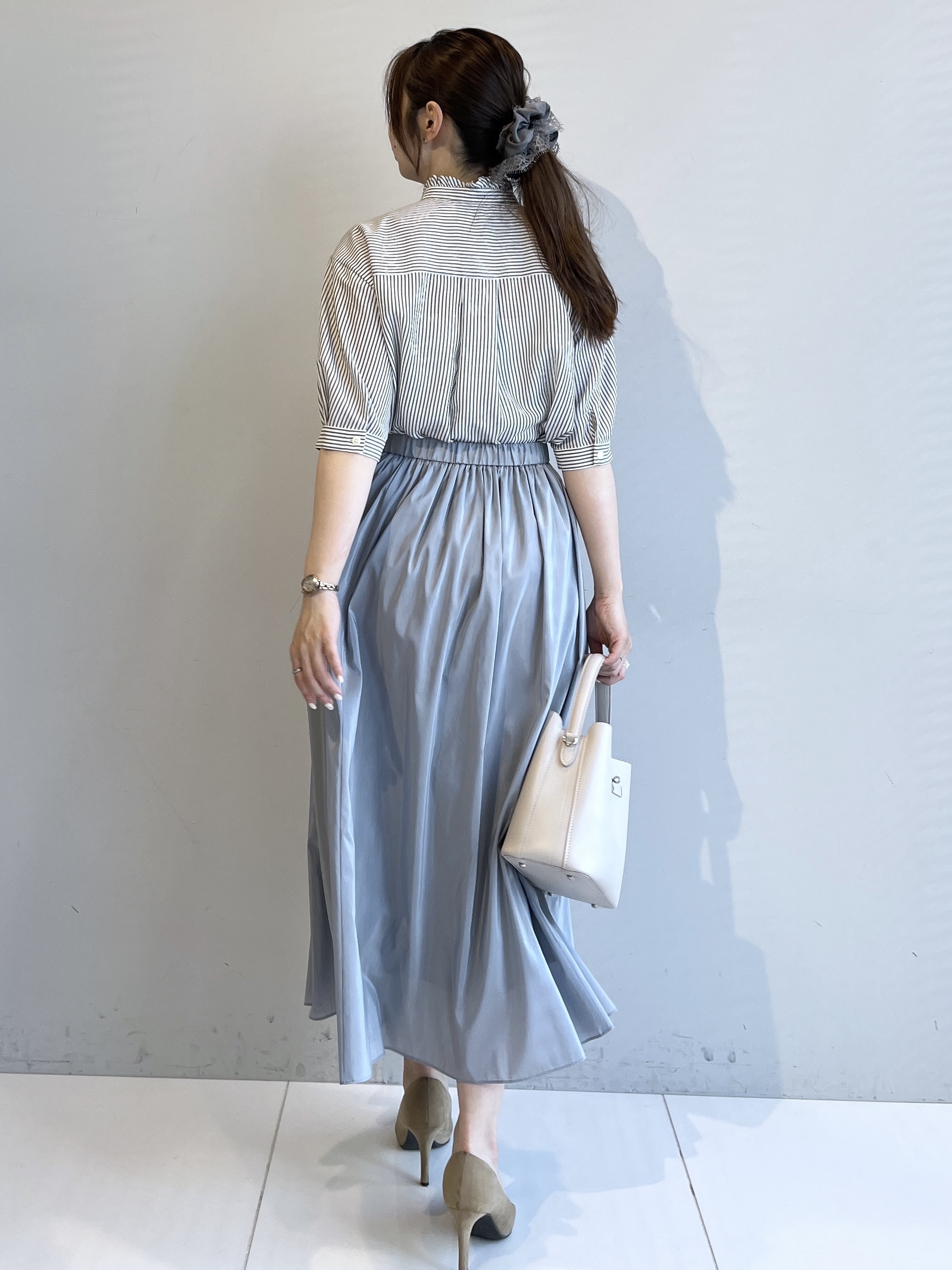 Saekoさんの「UNTITLED｜【接触冷感/通気性/洗える】スタンドカラーフリルブラウス」を使ったコーディネート