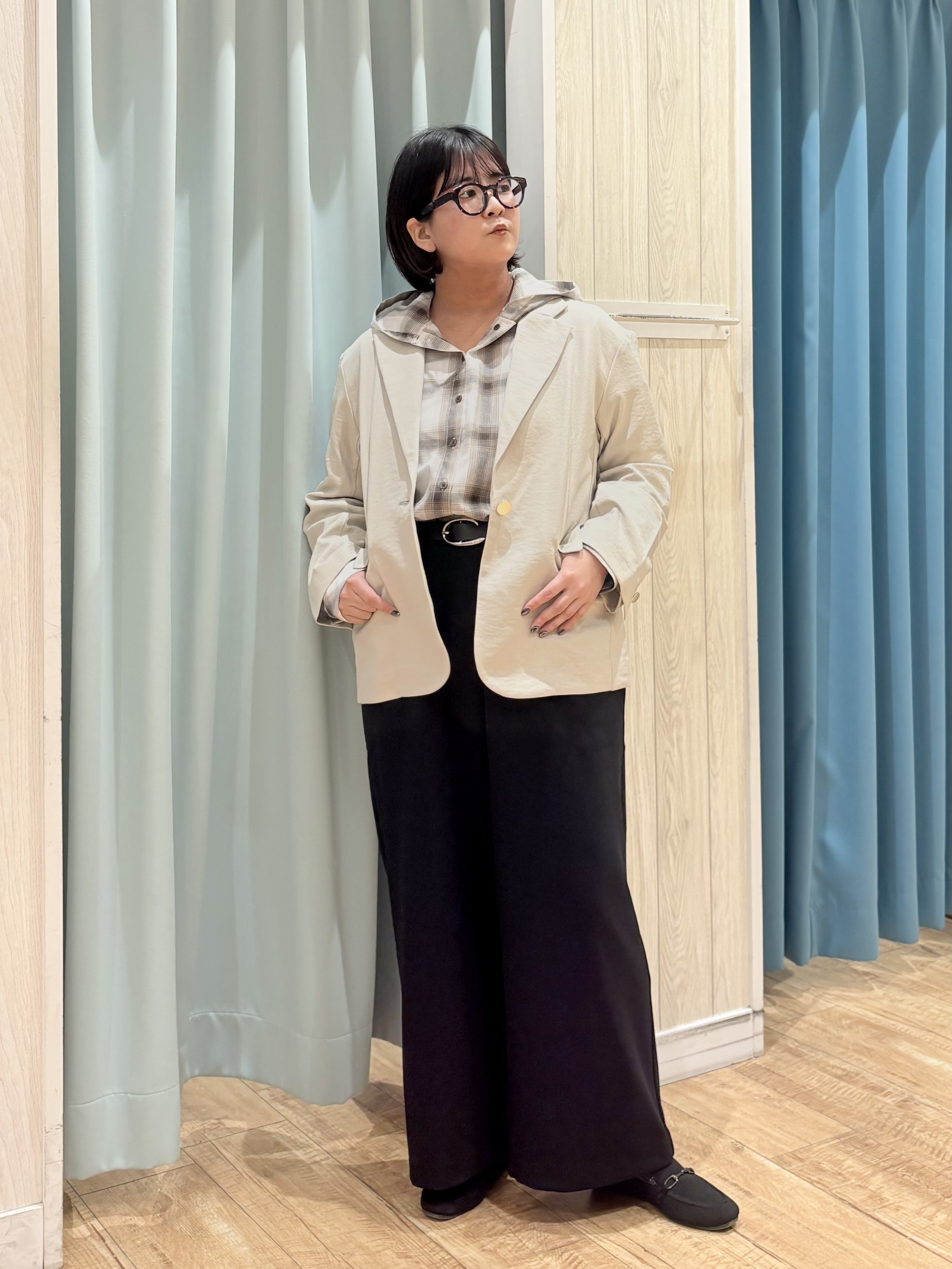 砂糖さんの「SHOO･LA･RUE｜【S-LL/セットアップ可/イージーケア/UV】オンにもオフにも 軽やかシングルジャケット」を使ったコーディネート
