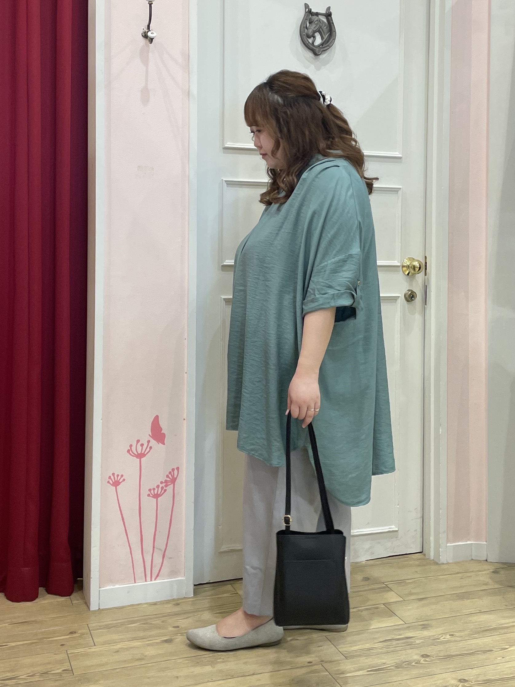 Risaさんの「SHOO･LA･RUE｜【ひんやり/S-LL/洗濯機可】体型カバー叶える 大人のゆるドルマンチュニック」を使ったコーディネート