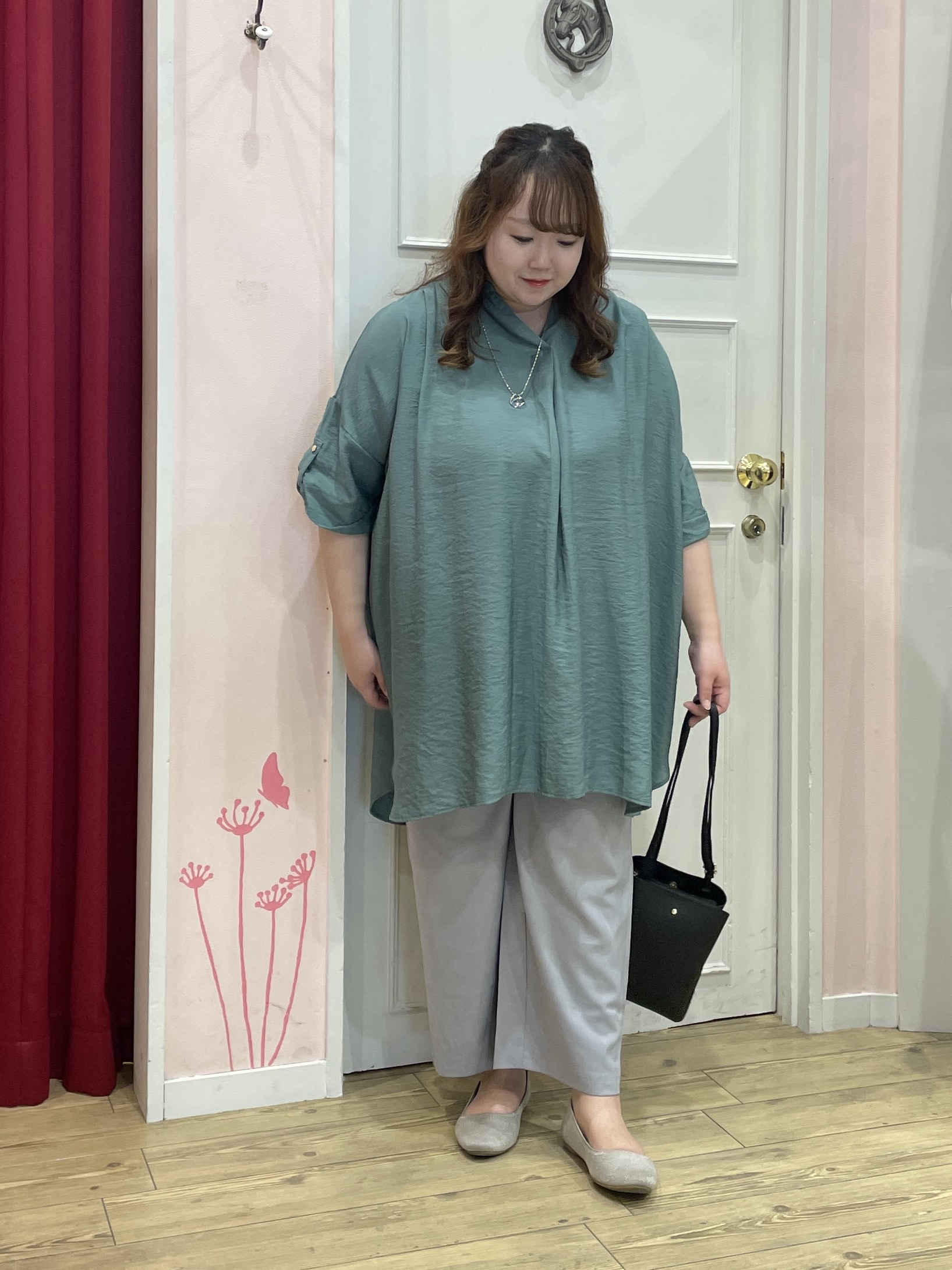 Risaさんの「SHOO･LA･RUE｜【ひんやり/S-LL/洗濯機可】体型カバー叶える 大人のゆるドルマンチュニック」を使ったコーディネート
