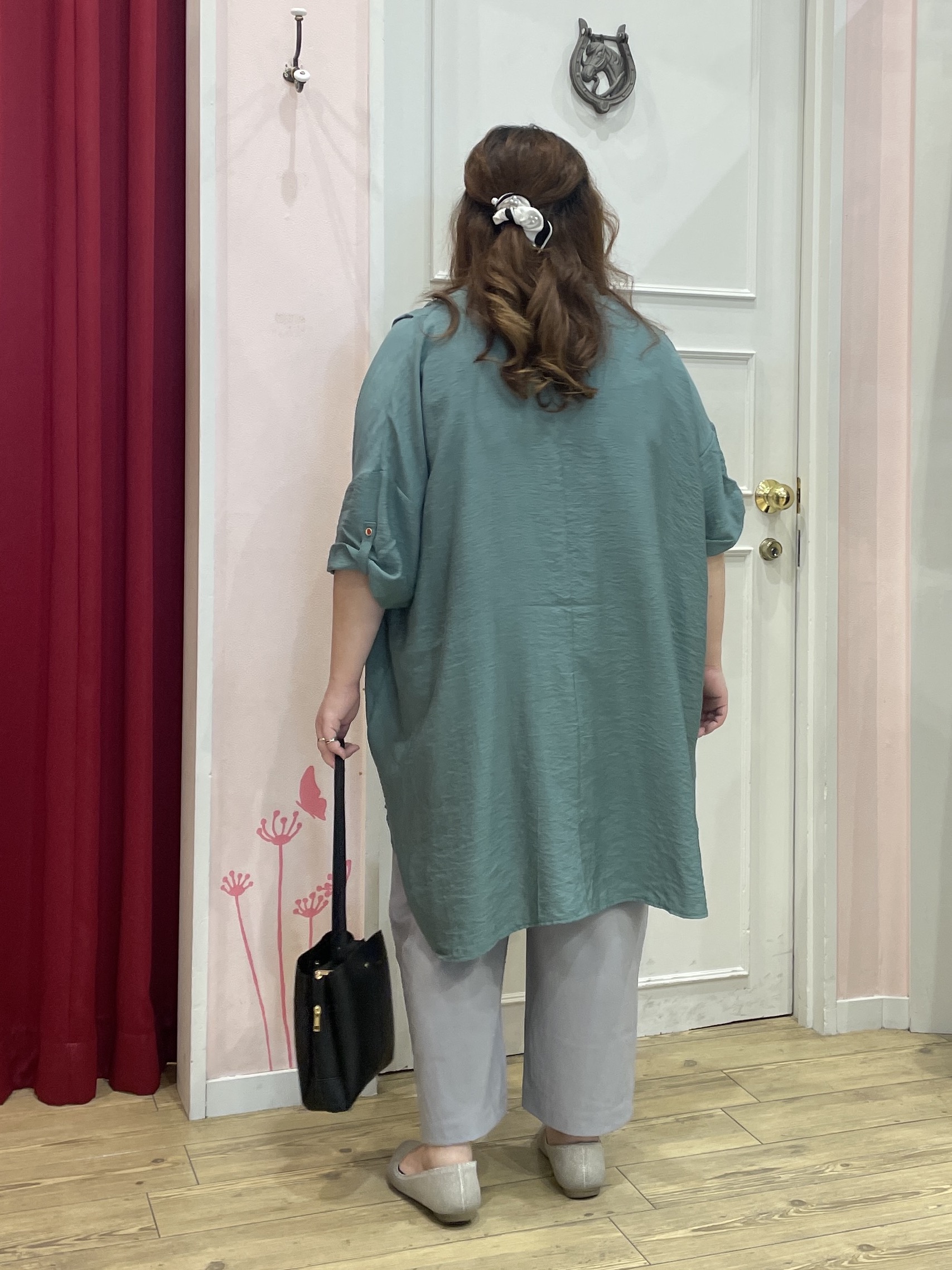 Risaさんの「SHOO･LA･RUE｜【ひんやり/S-LL/洗濯機可】体型カバー叶える 大人のゆるドルマンチュニック」を使ったコーディネート