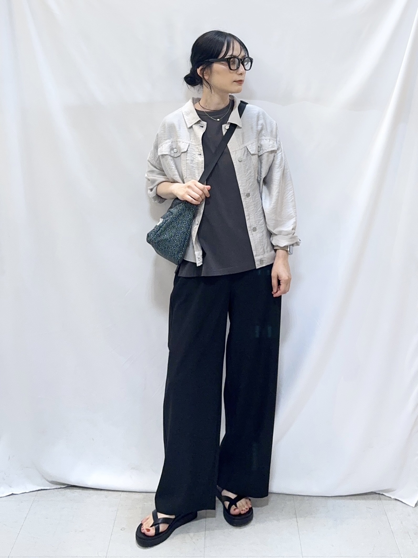 𝐇𝐢𝐫𝐨𝐦𝐢さんの「SHOO･LA･RUE｜【洗濯機可/S-LL】Gジャン風シアーシャツジャケット」を使ったコーディネート