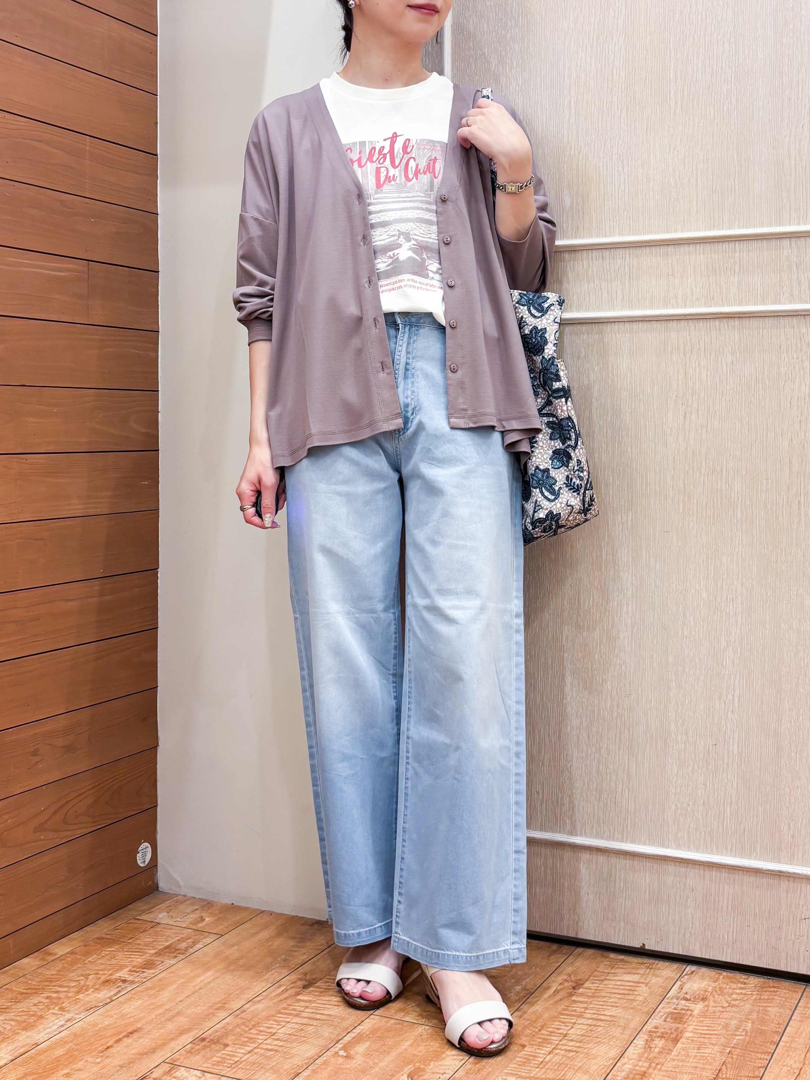 なみさんの「SHOO･LA･RUE｜【S-LL/UV】手の甲まで隠れる 指穴付き とろみVネックカーディガン」を使ったコーディネート