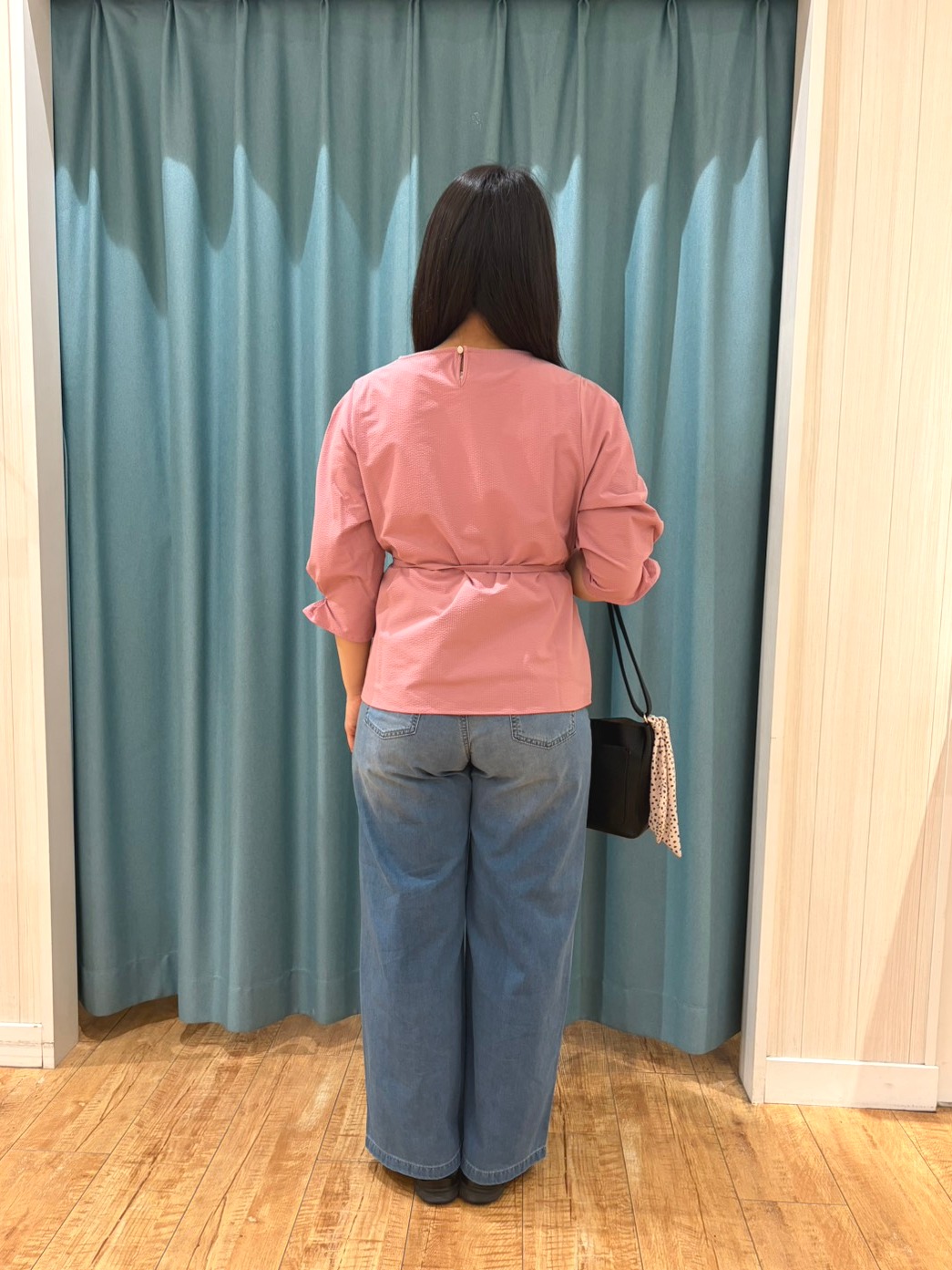 Miさんの「SHOO･LA･RUE｜【洗濯機可/UV/3WAY】シルエットが変えられる ウエストリボンブラウス」を使ったコーディネート