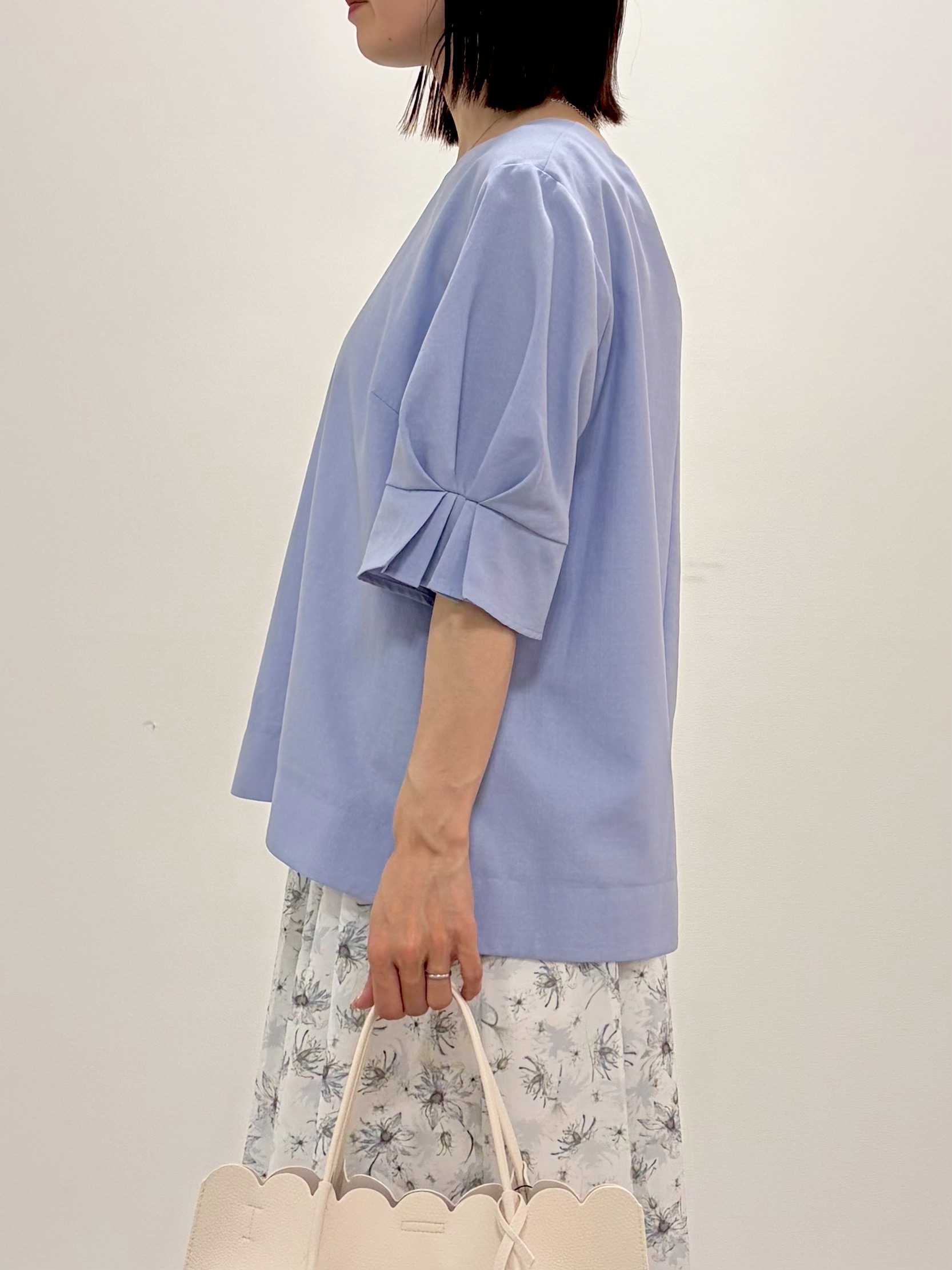 kozuさんの「index｜【接触冷感】タックパフスリーブブラウス《吸水速乾／防シワ／洗濯機OK／XS～3L／6col》」を使ったコーディネート