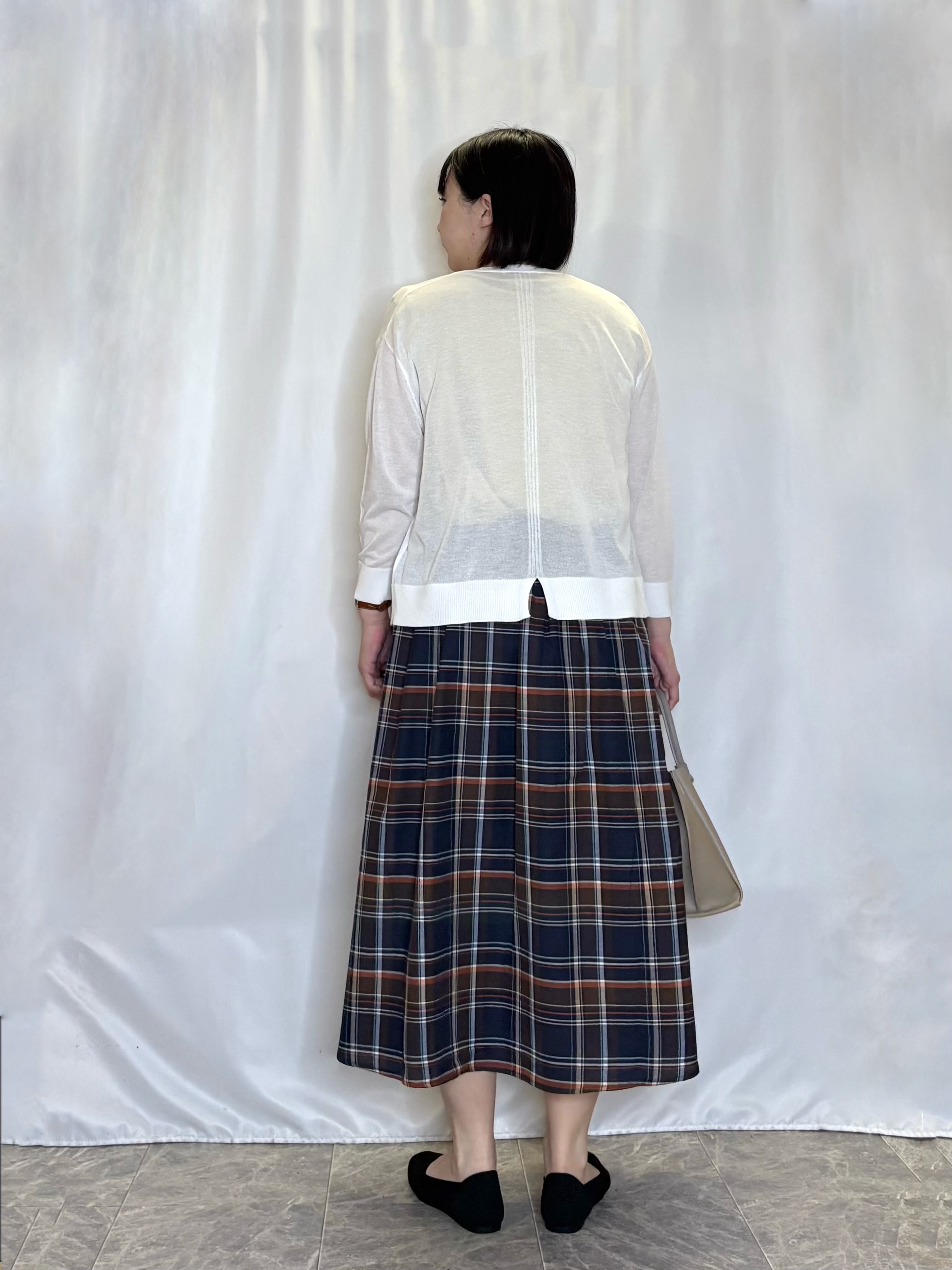 ネリさんの「SHOO･LA･RUE｜【ひんやり/洗濯機可/S-LL】オンにもオフにも マルチに使えるボタンレスカーディガン」を使ったコーディネート