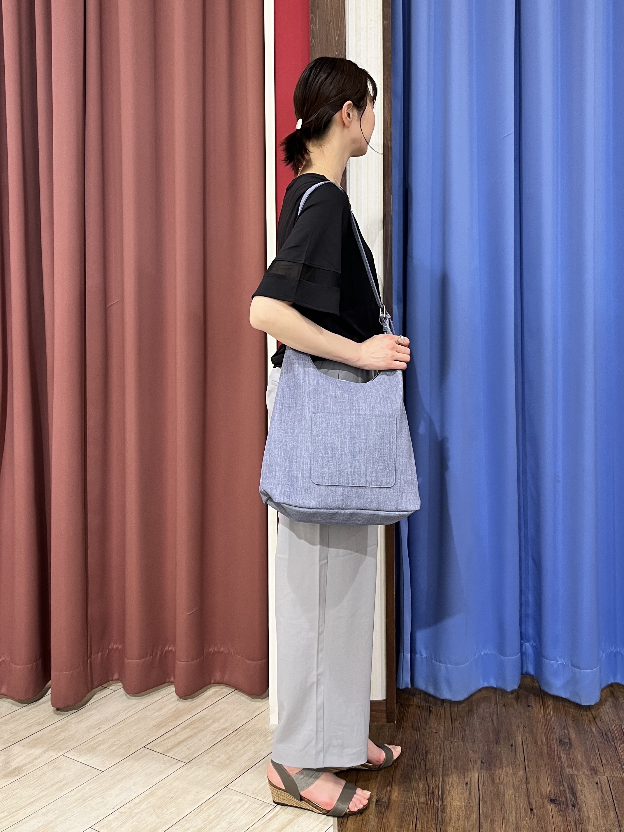 muさんの「SHOO･LA･RUE｜【洗濯機後しわになりにくい/ひんやり/S-LL】お袖のシアーで抜け感プラス 二の腕隠せるフレアスリー」を使ったコーディネート