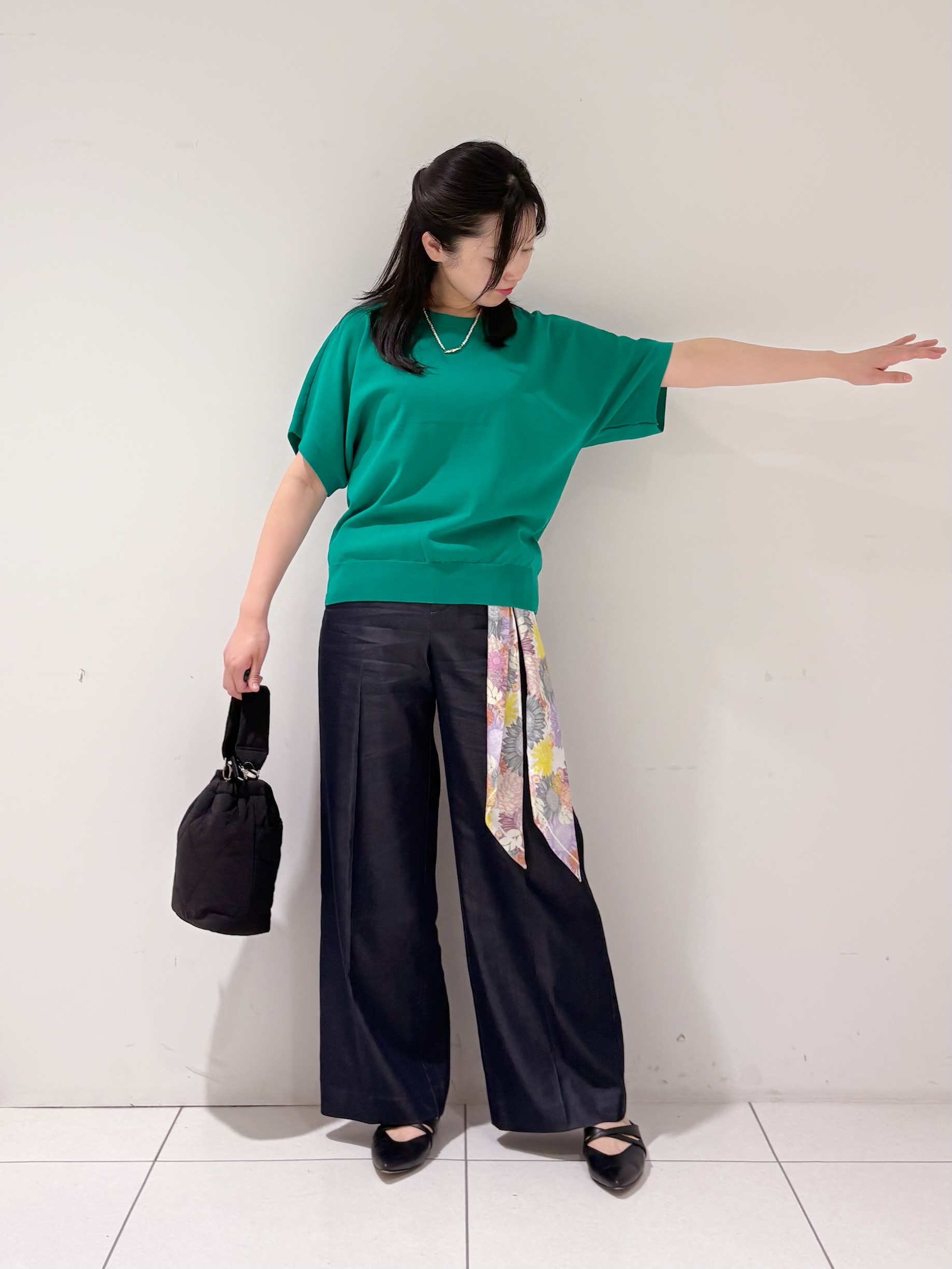 momokoさんの「INDIVI｜【洗える／コットン】ドライタッチさらりニットT」を使ったコーディネート