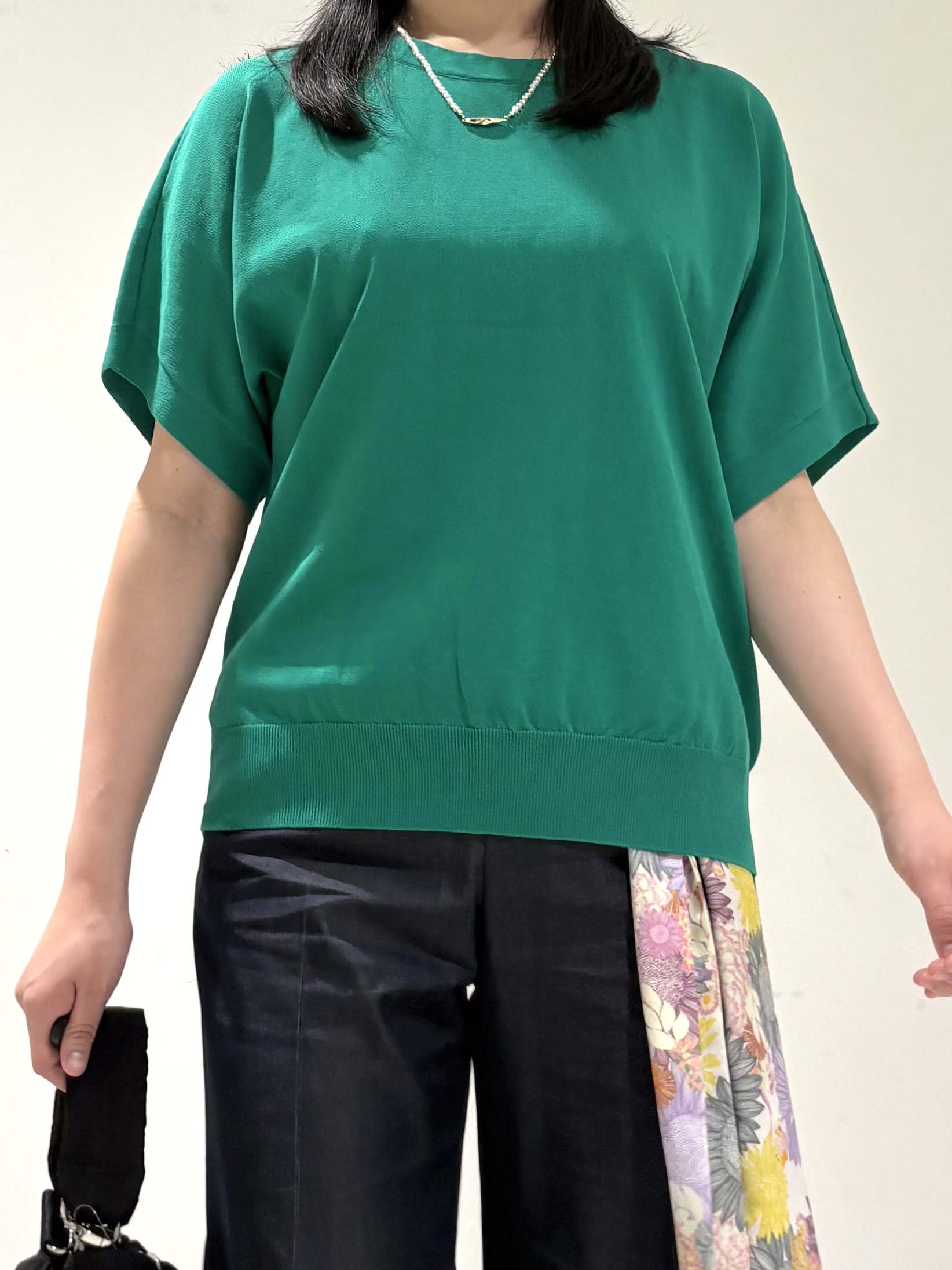 momokoさんの「INDIVI｜【洗える／コットン】ドライタッチさらりニットT」を使ったコーディネート