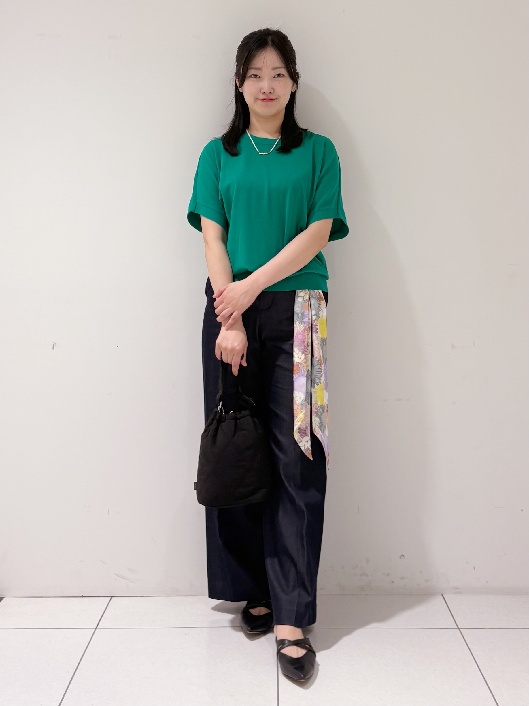 momokoさんの「INDIVI｜【洗える／コットン】ドライタッチさらりニットT」を使ったコーディネート
