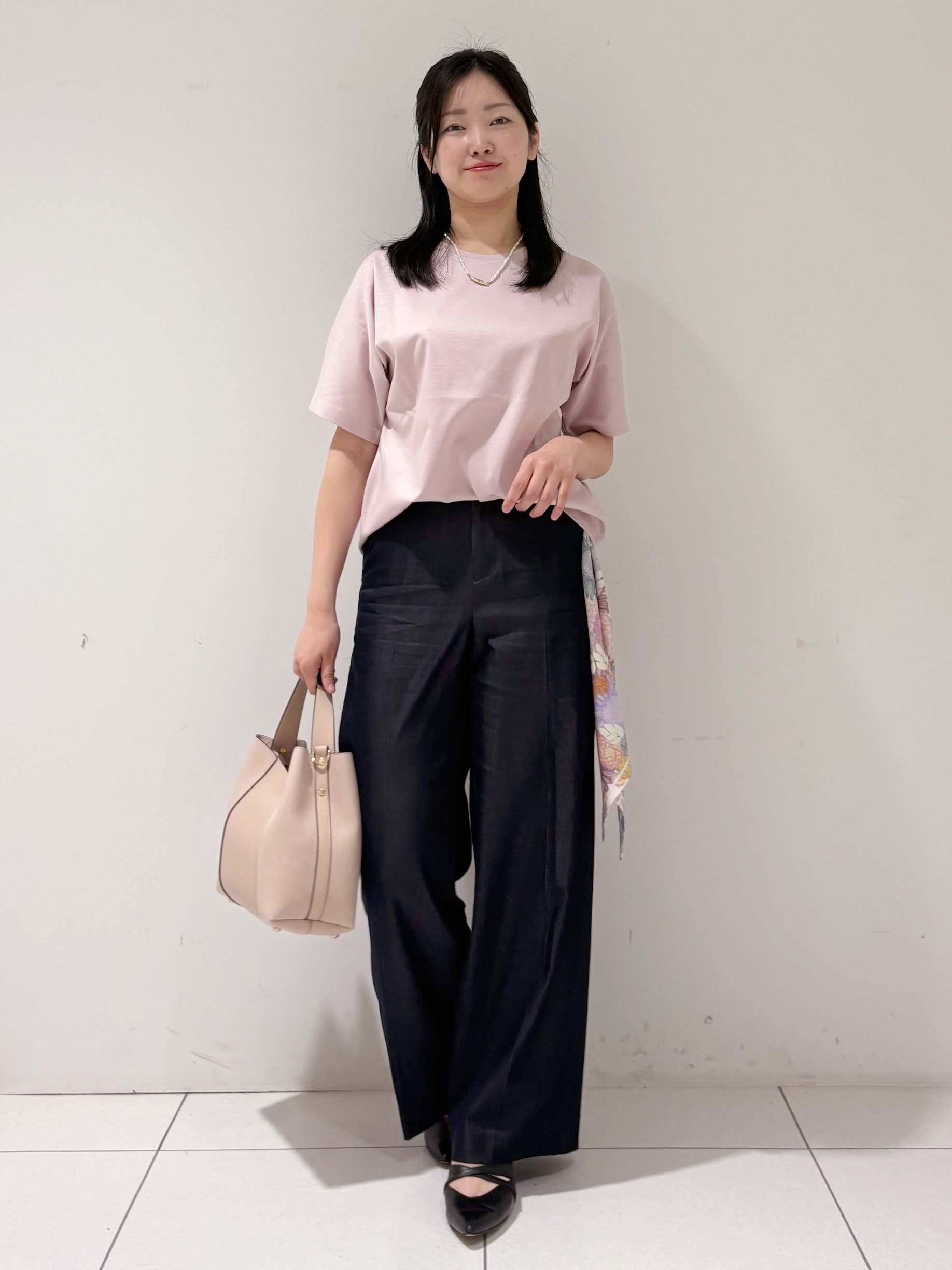 momokoさんの「INDIVI｜【汗ジミ防止／褒められTシャツ】上品カジュアル！ドルマンTシャツ」を使ったコーディネート