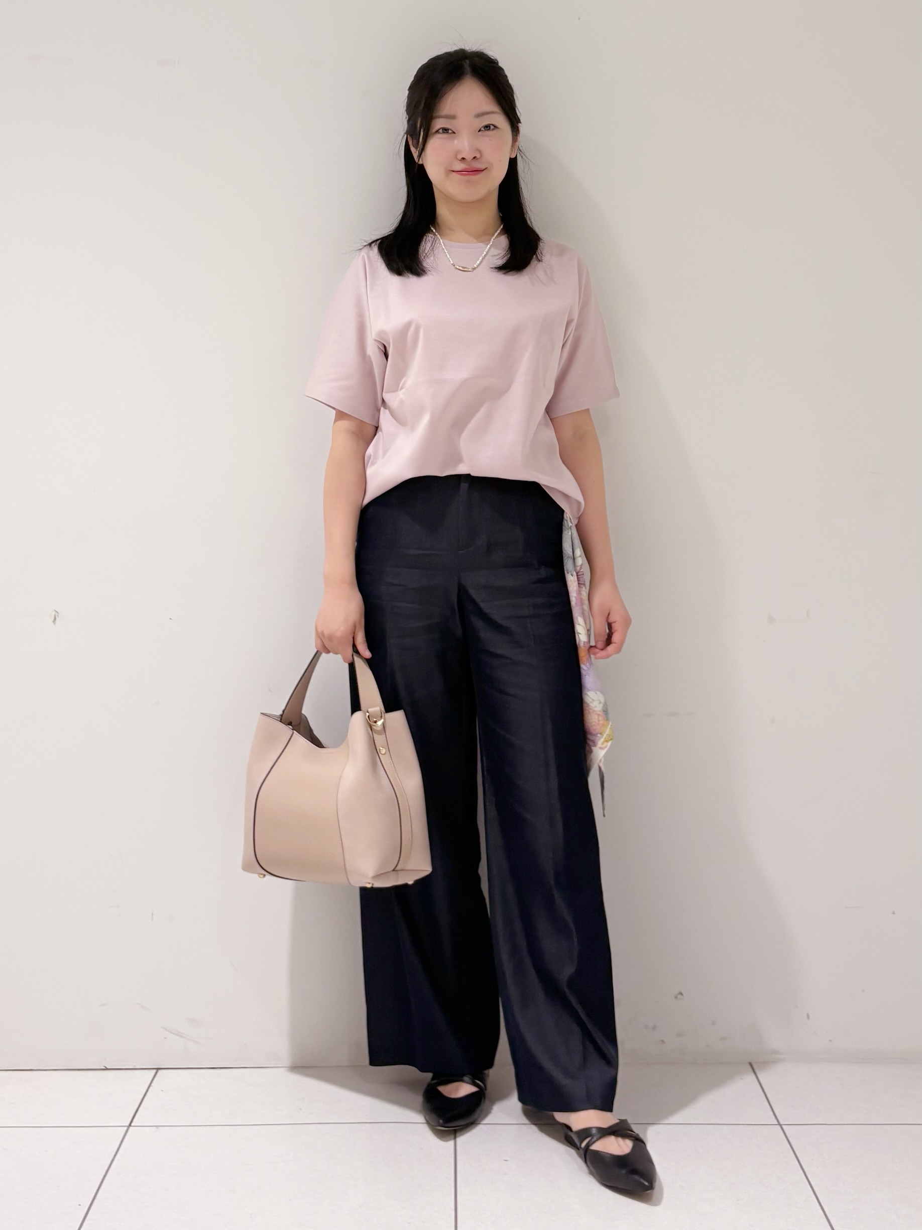 momokoさんの「INDIVI｜【汗ジミ防止／褒められTシャツ】上品カジュアル！ドルマンTシャツ」を使ったコーディネート
