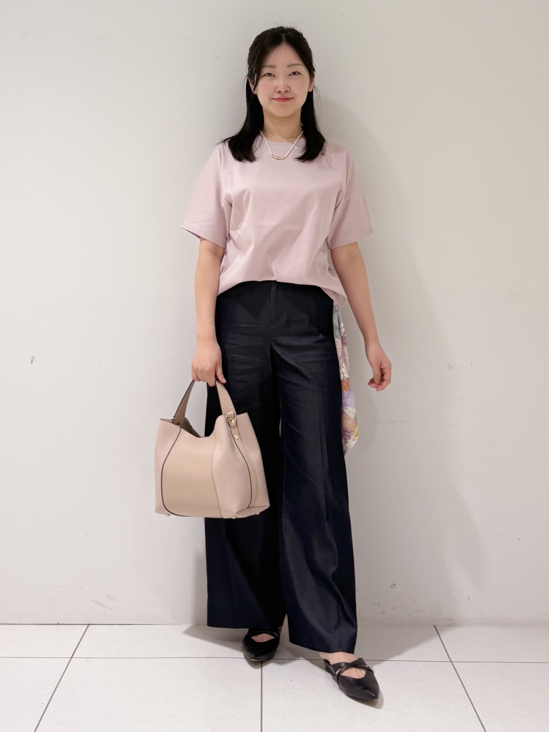 momokoさんの「INDIVI｜【汗ジミ防止／褒められTシャツ】上品カジュアル！ドルマンTシャツ」を使ったコーディネート