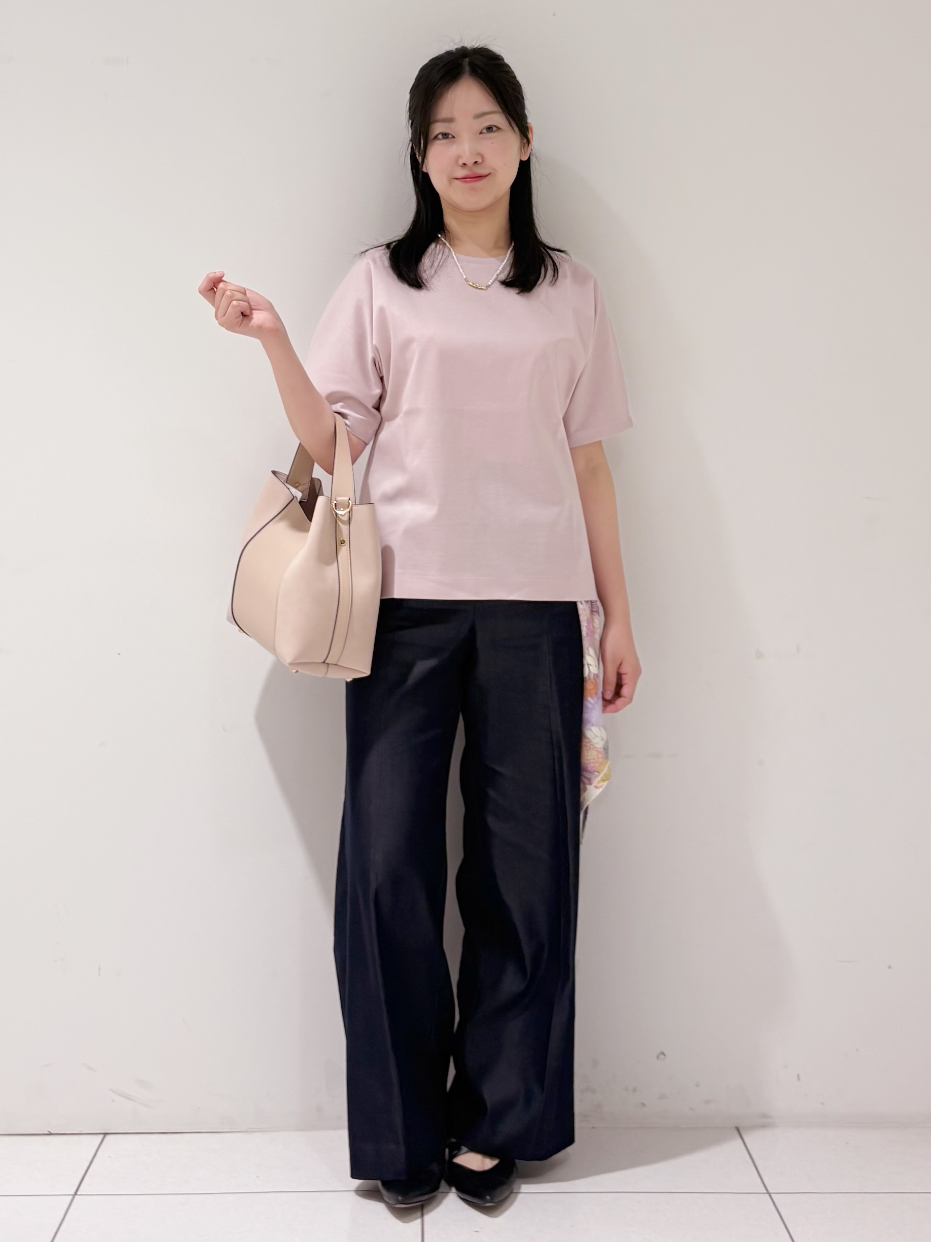 momokoさんの「INDIVI｜【汗ジミ防止／褒められTシャツ】上品カジュアル！ドルマンTシャツ」を使ったコーディネート