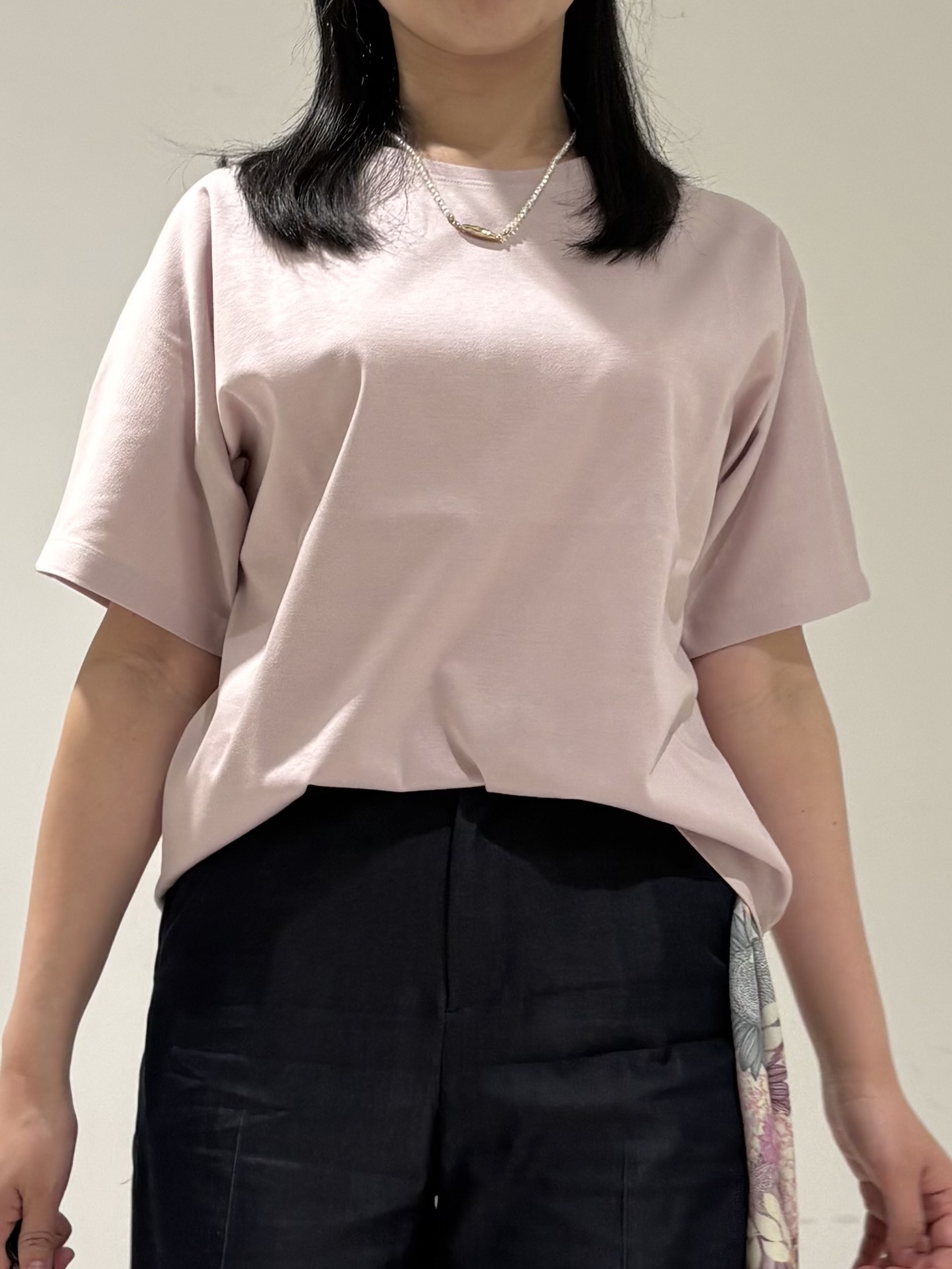 momokoさんの「INDIVI｜【汗ジミ防止／褒められTシャツ】上品カジュアル！ドルマンTシャツ」を使ったコーディネート