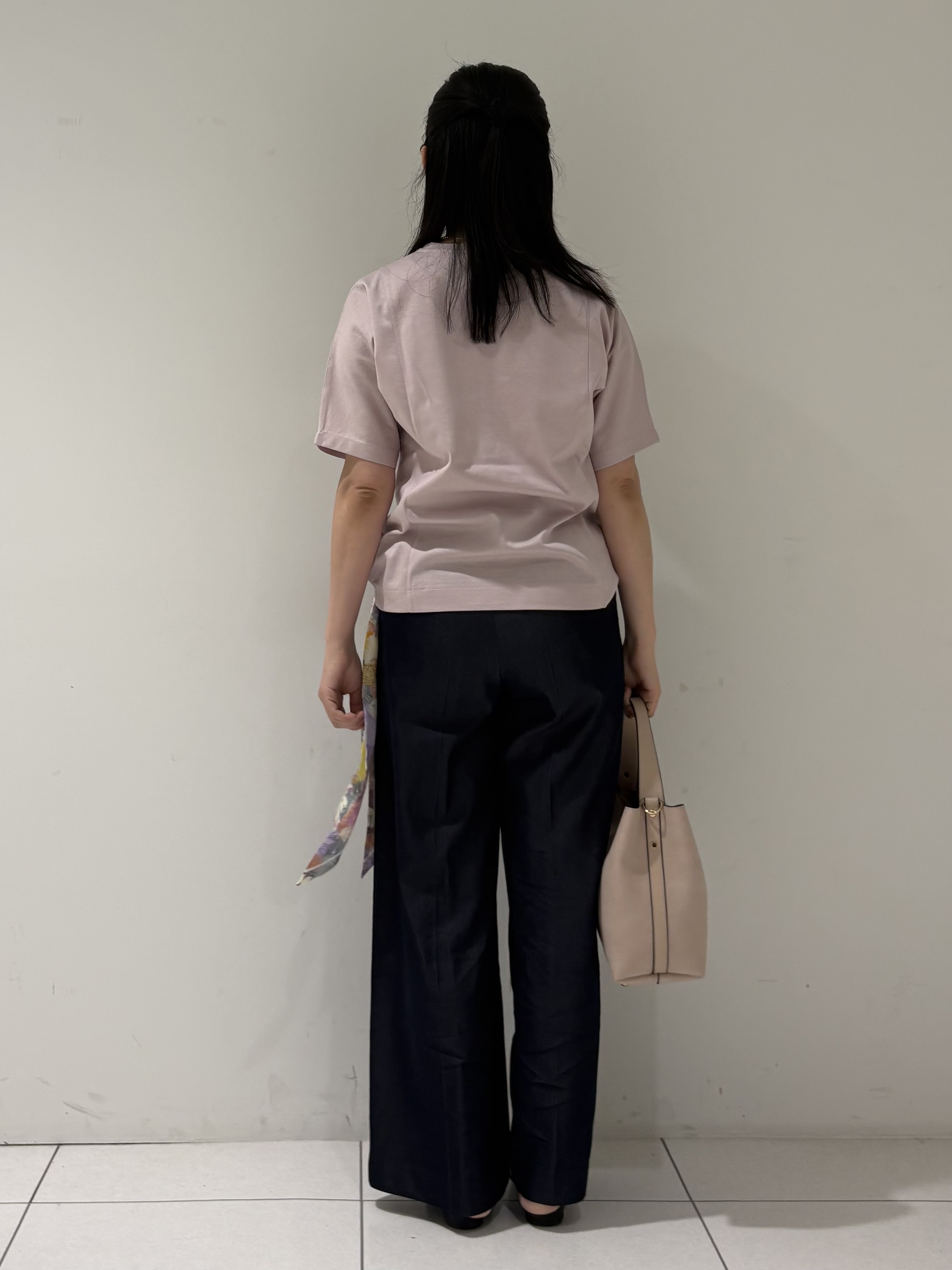 momokoさんの「INDIVI｜【汗ジミ防止／褒められTシャツ】上品カジュアル！ドルマンTシャツ」を使ったコーディネート