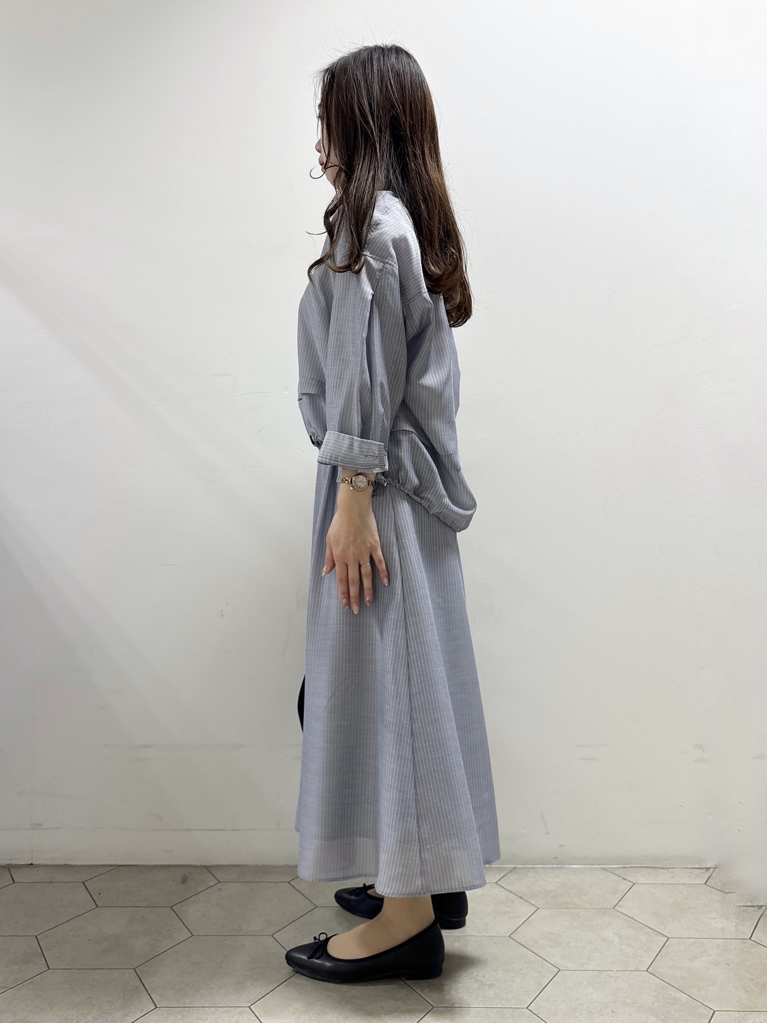 kahoさんの「INDIVI｜【接触冷感／洗える／2WAY】ドロスト付 シアーシャンブレーシャツ」を使ったコーディネート