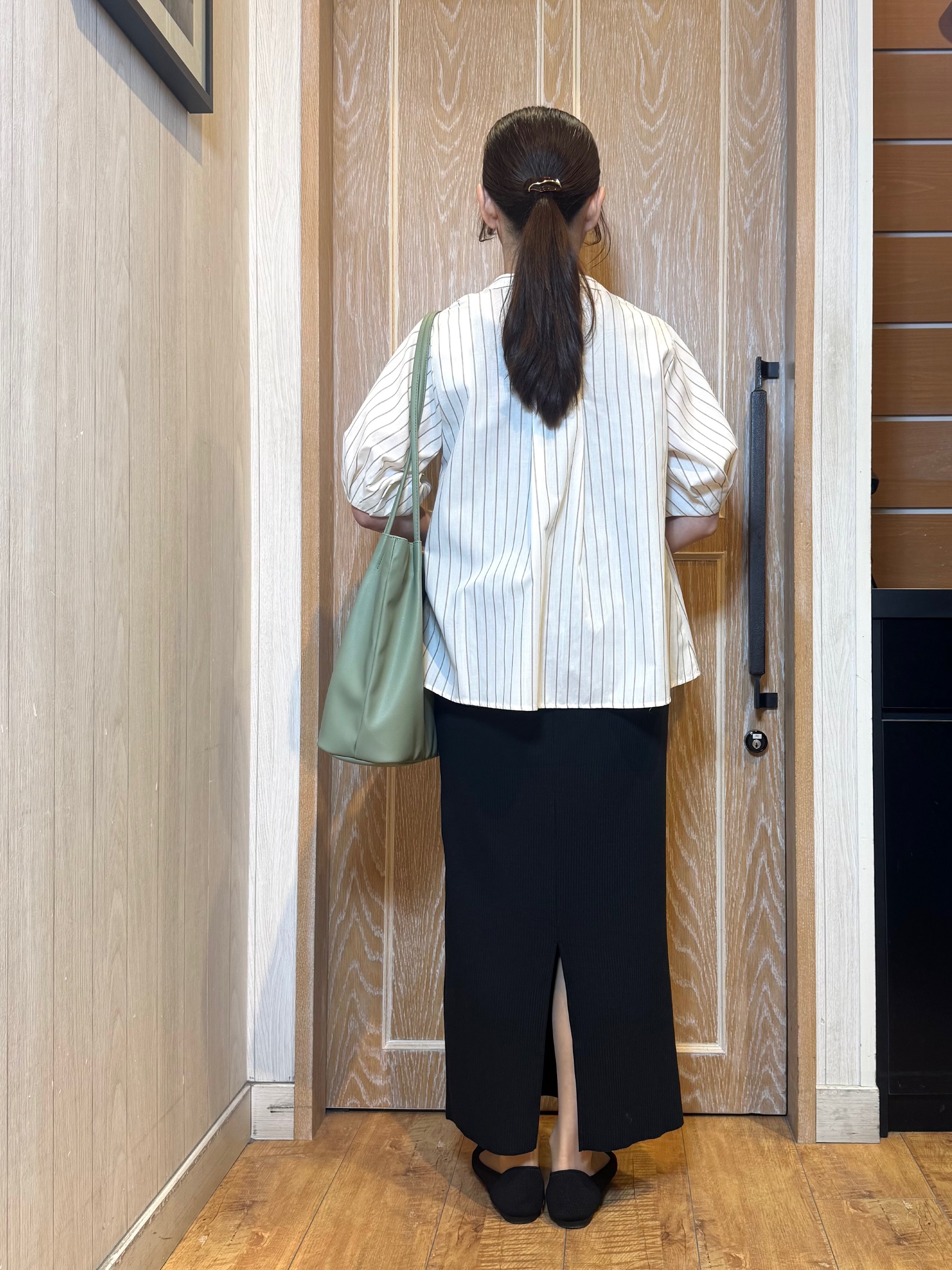 KAORIさんの「SHOO･LA･RUE｜【高レビュー/洗濯後しわになりにくい/インせず着られる】自然に体型カバー 麻調ペプラムブラウス」を使ったコーディネート