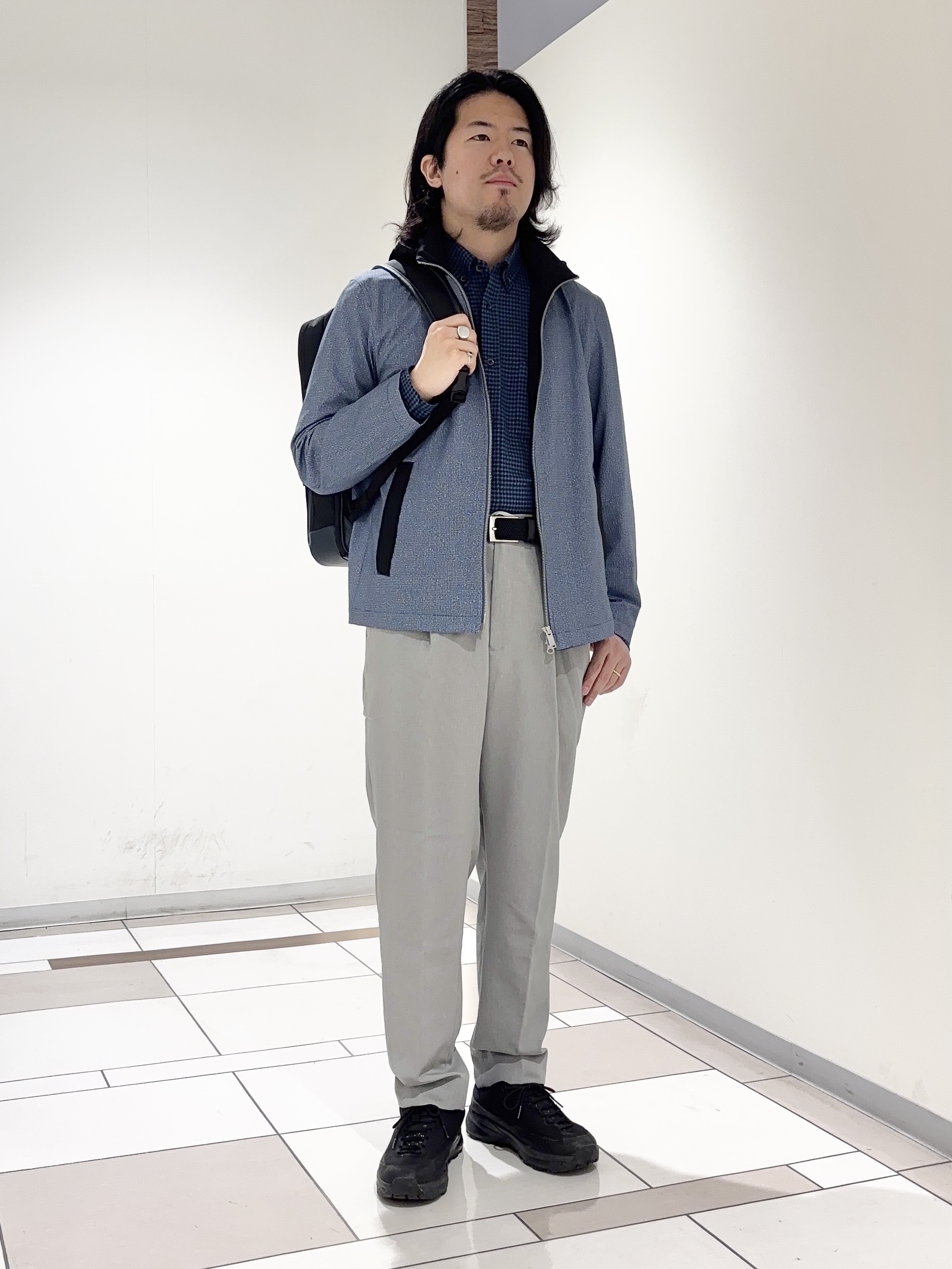 及川さんの「TAKEO KIKUCHI｜2WAYアクティブ ライト ブルゾン」を使ったコーディネート
