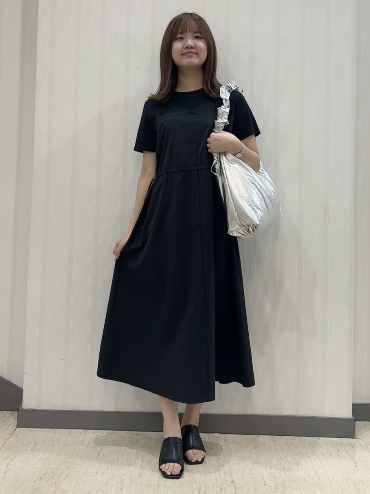 ちひさんの「INDIVI｜【洗える／1枚でキマる／ドロスト付】ビスチェ風ドッキングTワンピース」を使ったコーディネート