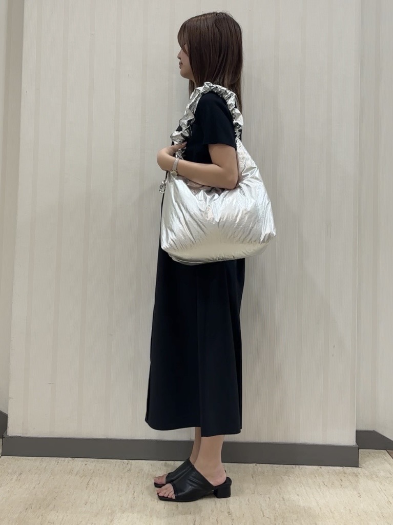 ちひさんの「INDIVI｜【洗える／1枚でキマる／ドロスト付】ビスチェ風ドッキングTワンピース」を使ったコーディネート