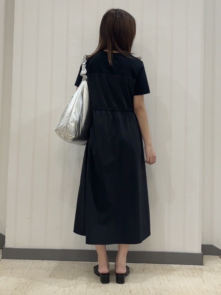 ちひさんの「INDIVI｜【洗える／1枚でキマる／ドロスト付】ビスチェ風ドッキングTワンピース」を使ったコーディネート