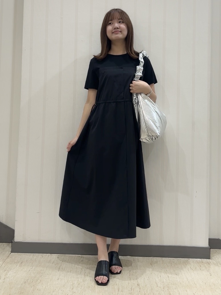 ちひさんの「INDIVI｜【洗える／1枚でキマる／ドロスト付】ビスチェ風ドッキングTワンピース」を使ったコーディネート