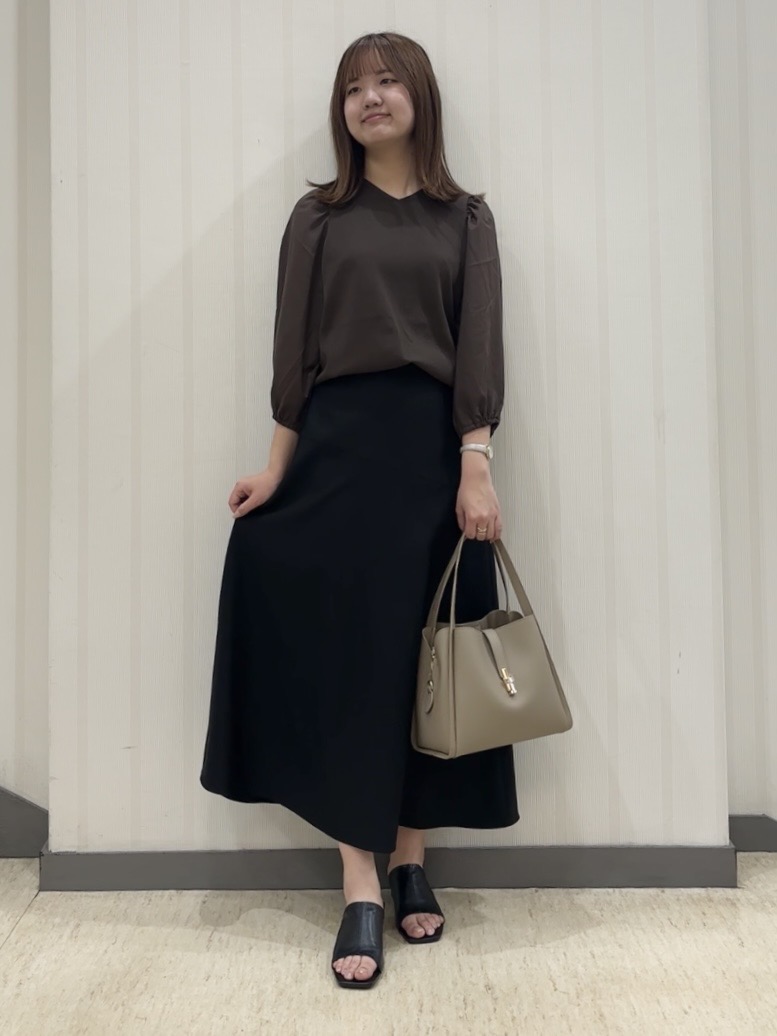 ちひさんの「INDIVI｜【洗える／UVケア／すっきり見え】ナローフレアスカート」を使ったコーディネート
