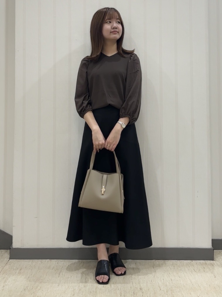 ちひさんの「INDIVI｜【洗える／UVケア／すっきり見え】ナローフレアスカート」を使ったコーディネート