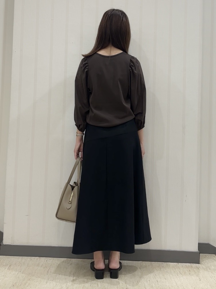 ちひさんの「INDIVI｜【洗える／UVケア／すっきり見え】ナローフレアスカート」を使ったコーディネート