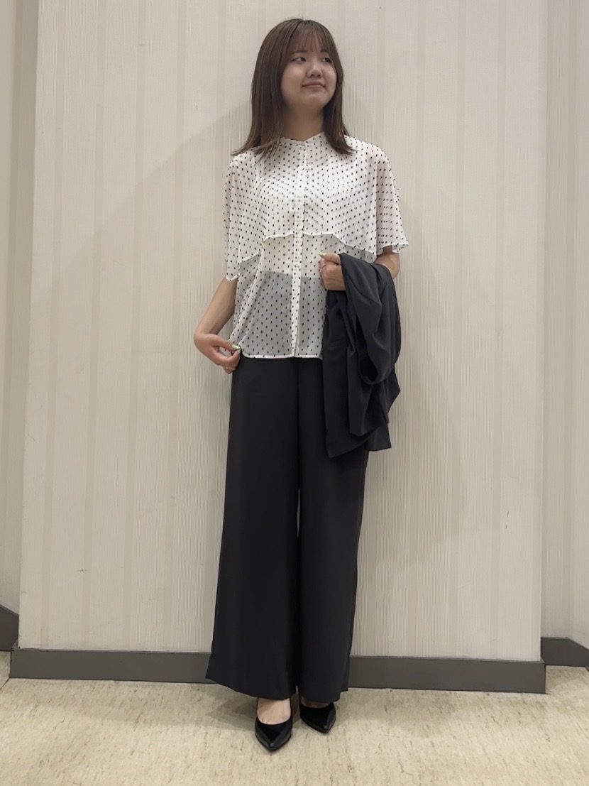 ちひさんの「INDIVI｜【洗える／ドットモチーフ】ケープスリーブブラウス」を使ったコーディネート