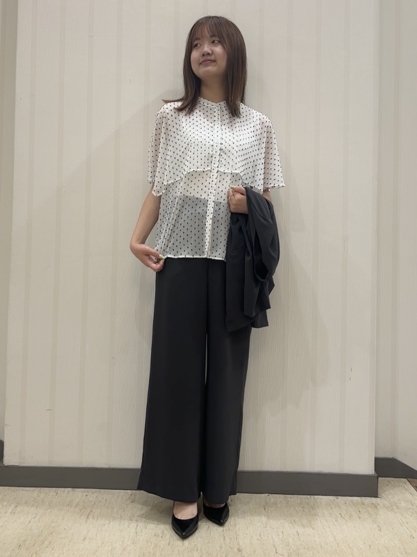 ちひさんの「INDIVI｜【洗える／ドットモチーフ】ケープスリーブブラウス」を使ったコーディネート