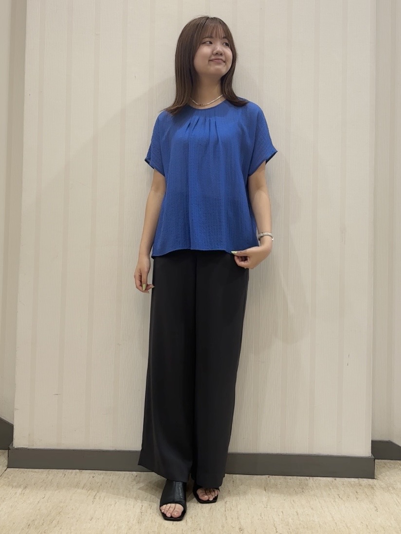 ちひさんの「INDIVI｜【洗える】無地＆チェーン柄 ギャザートップス」を使ったコーディネート