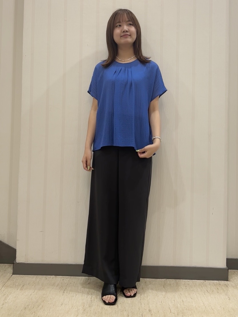 ちひさんの「INDIVI｜【洗える】無地＆チェーン柄 ギャザートップス」を使ったコーディネート