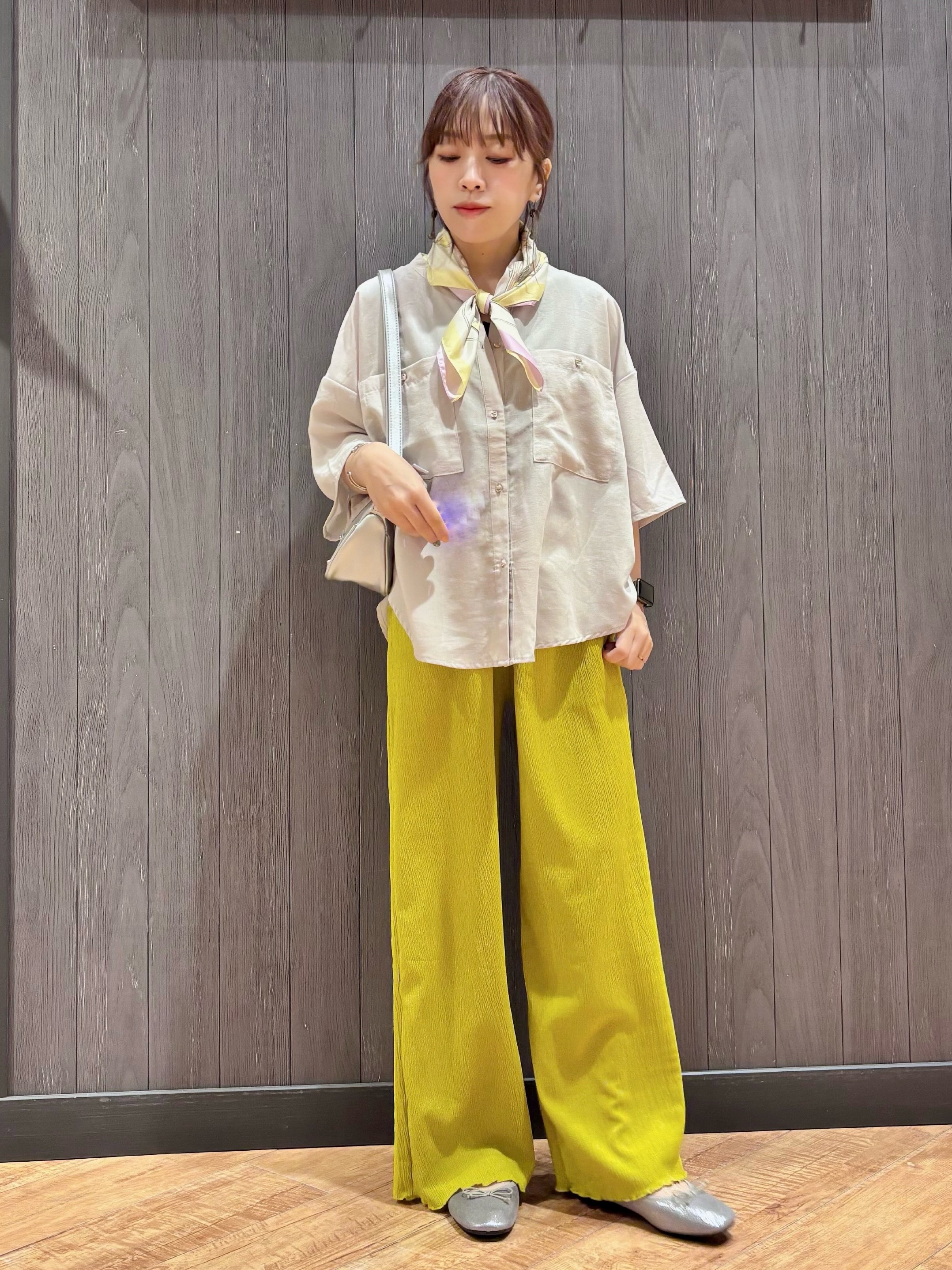 meiさんの「SHOO･LA･RUE｜【洗濯機可/S-LL】大人の抜け感 ゆるっと5分袖シャツ」を使ったコーディネート