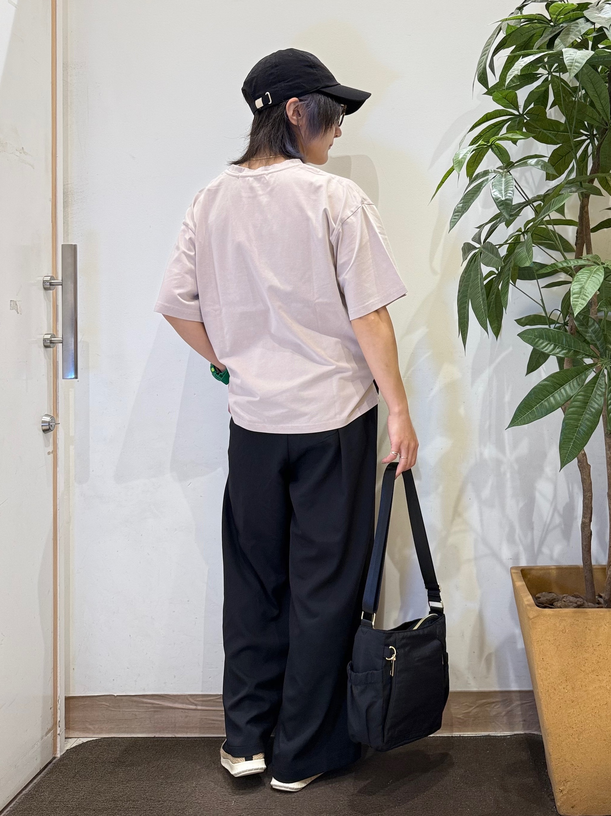 misakiさんの「SHOO･LA･RUE｜【ひんやり/S-LL/洗濯機可】選べる3柄 ヴィンテージ風こなれアソートTシャツ」を使ったコーディネート