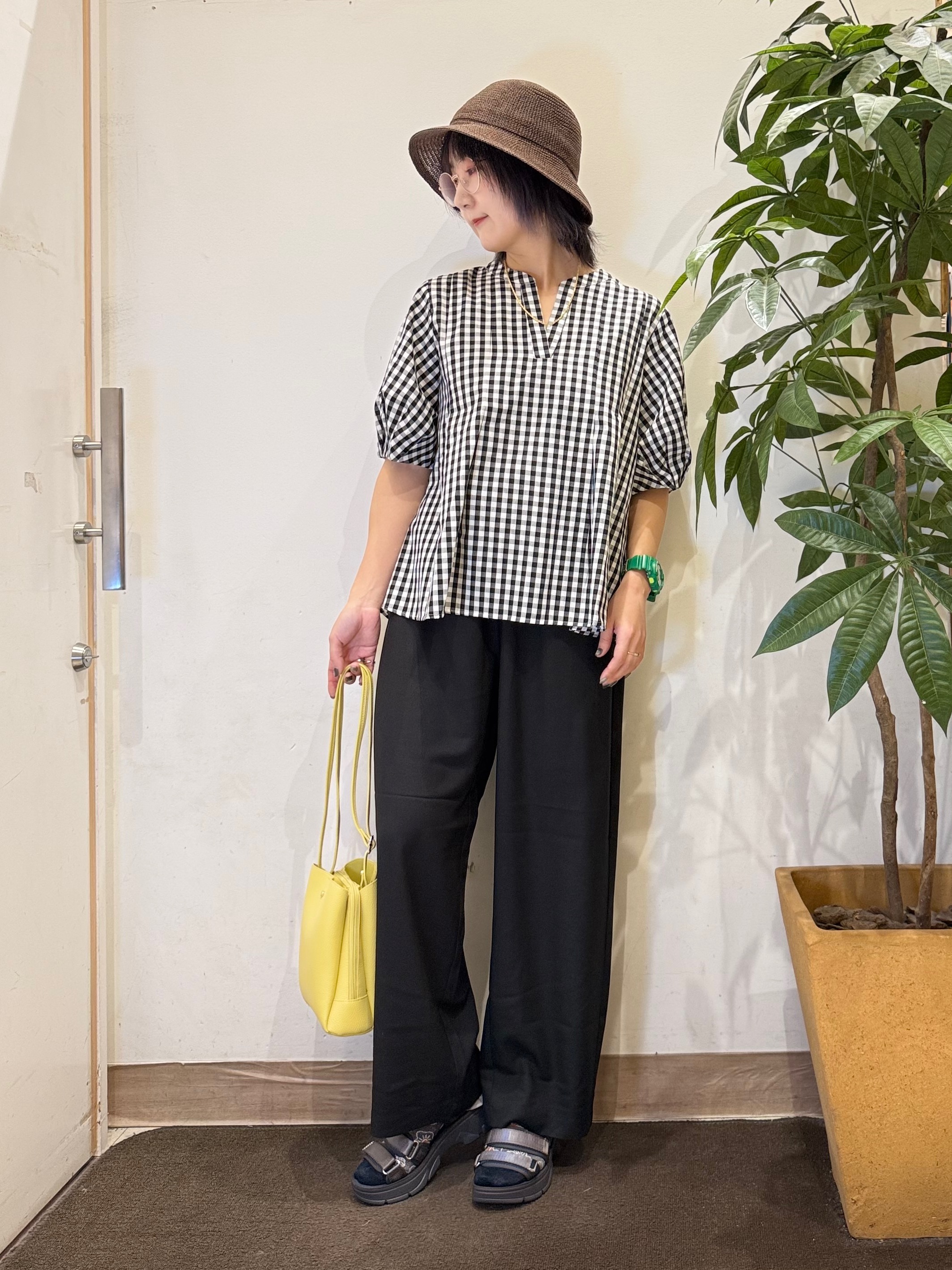 misakiさんの「SHOO･LA･RUE｜【高レビュー/洗濯後しわになりにくい/インせず着られる】自然に体型カバー 麻調ペプラムブラウス」を使ったコーディネート