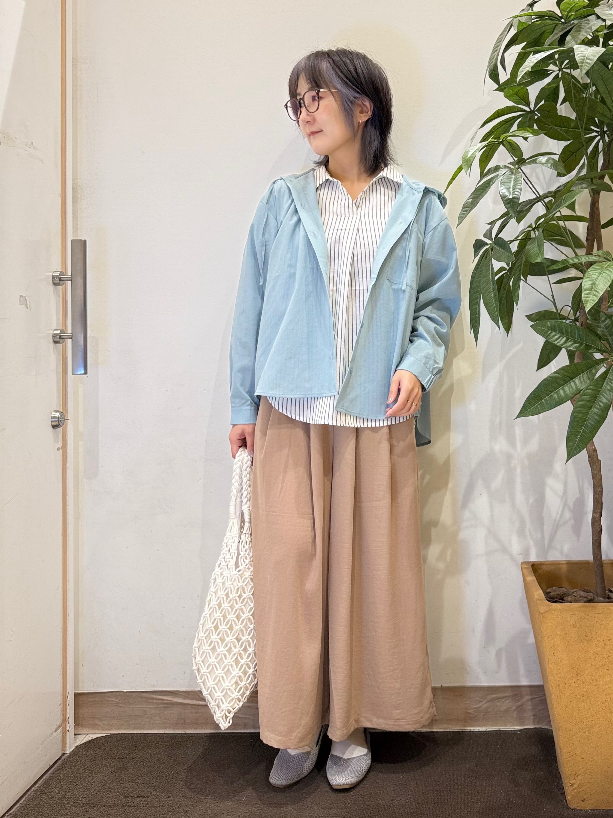 misakiさんの「SHOO･LA･RUE｜【さらり快適/洗濯機可/S-LL】UVカット機能付き ライトな着心地 ひんやりシャツパーカ」を使ったコーディネート